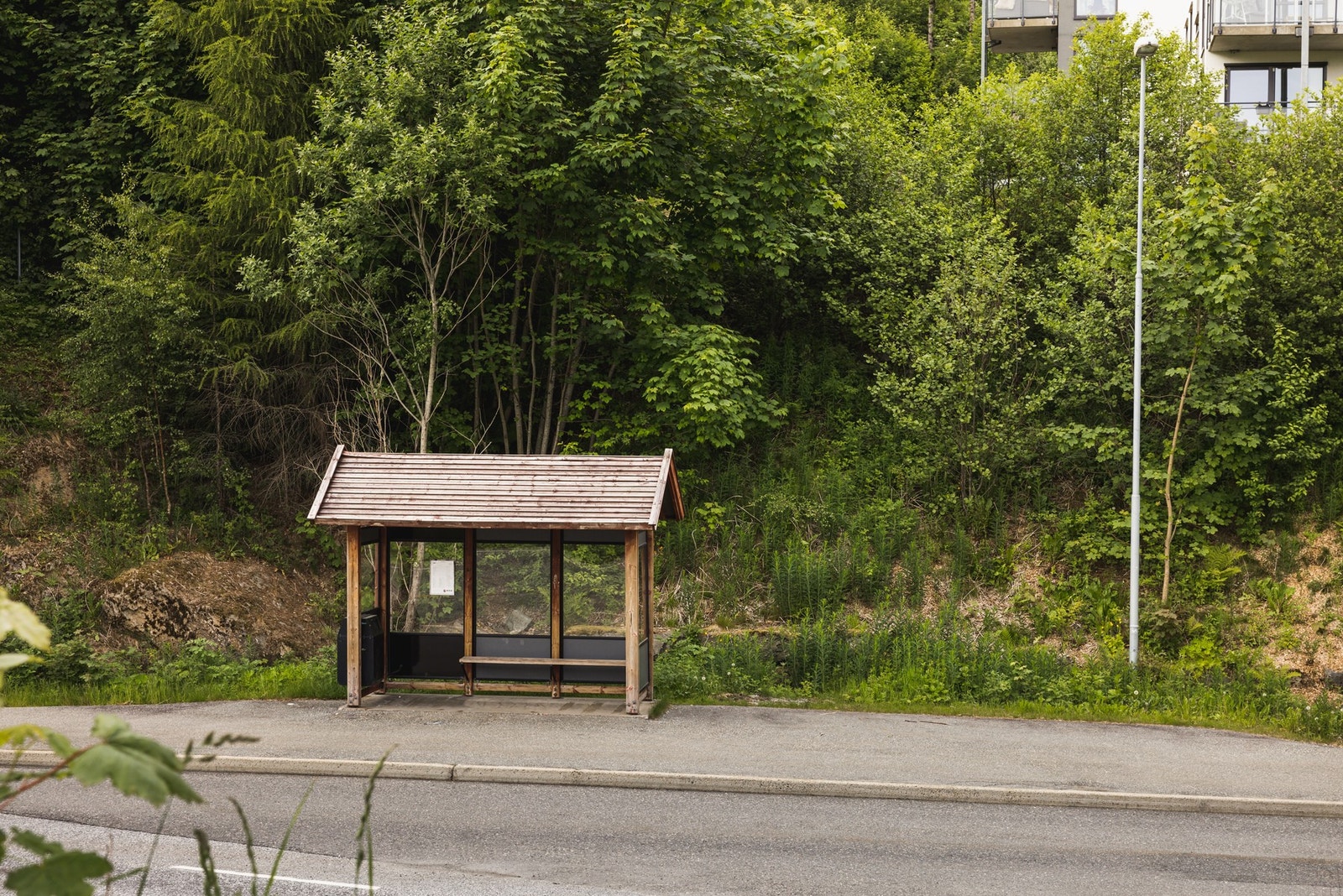 Busstopp få minutters gange fra boligen hvor buss nr. 16E har hyppige avganger i retning sentrum og Nesttun. Galleribilde