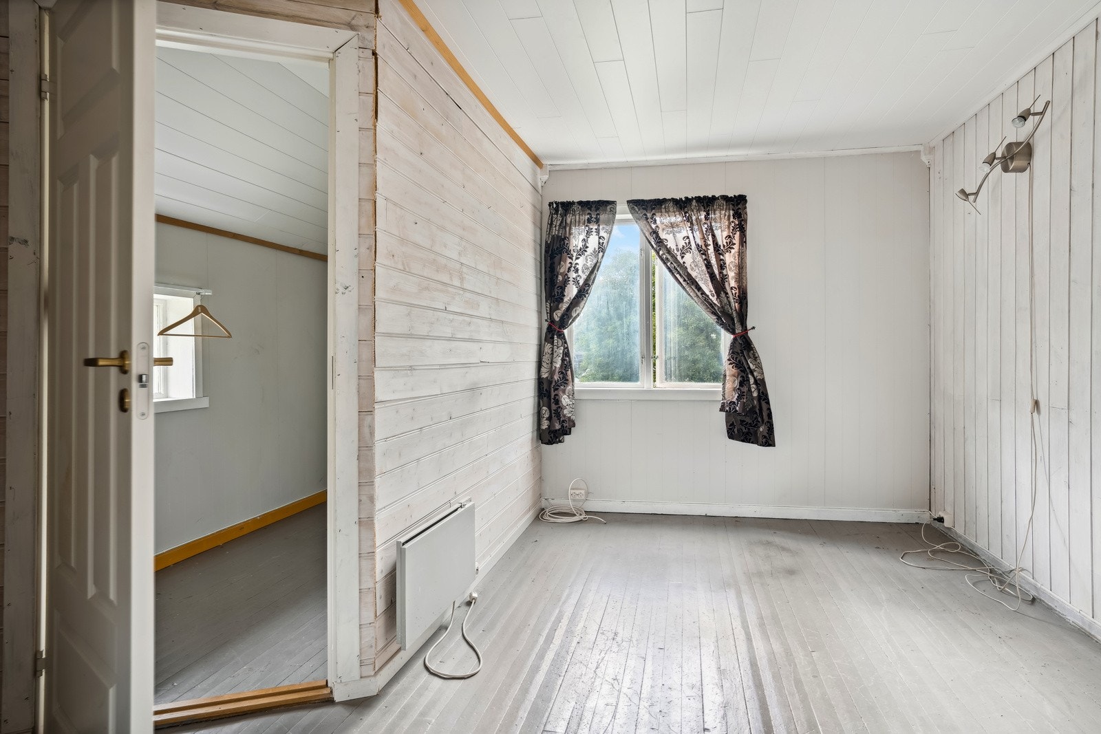 Gulvflater belagt med laminat og heltre gulv. Galleribilde