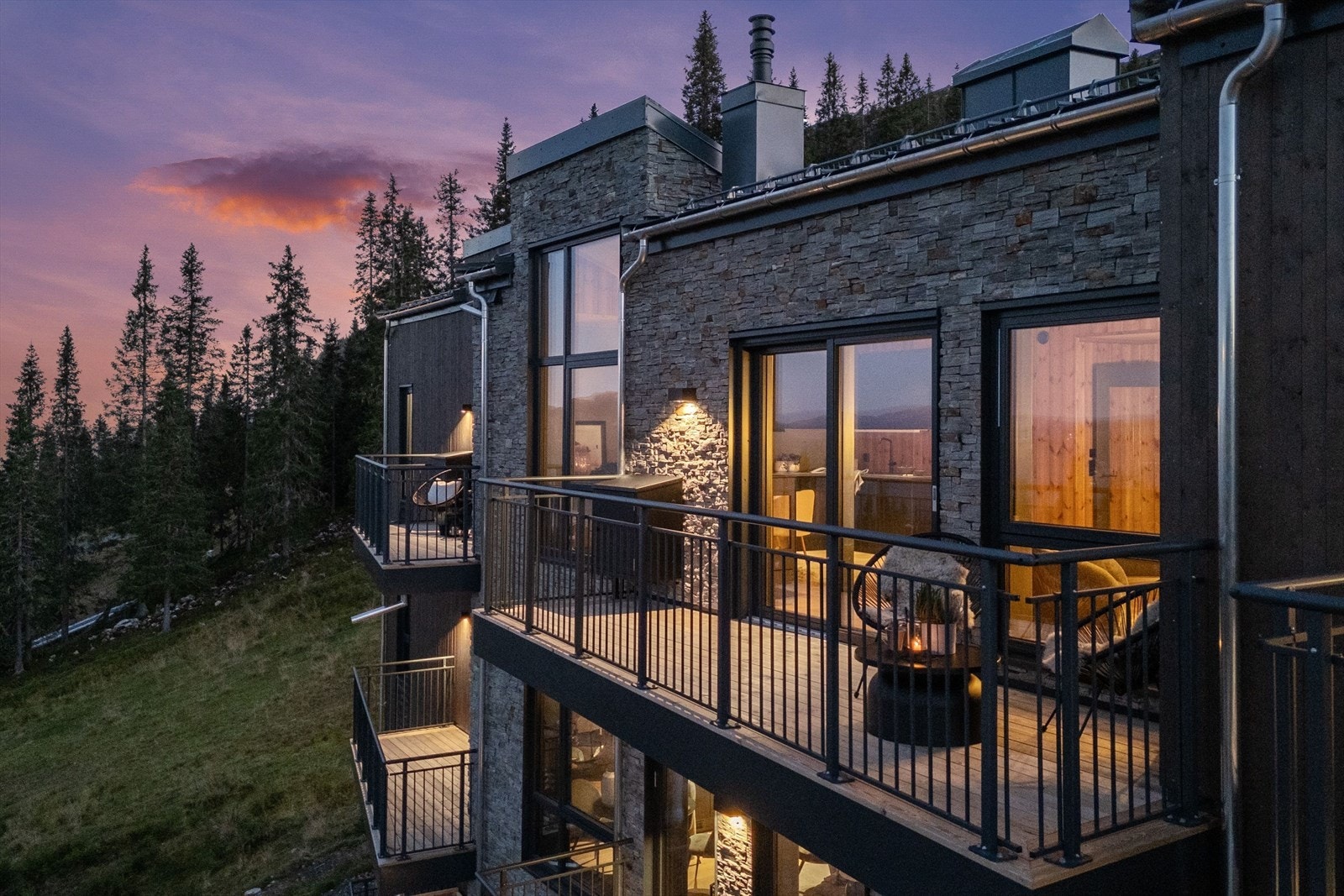 Leilighetene ligger nord-øst vendt og har en flott terrasse som gir fri utsikt ut mot skiområdet og videre nedover Gudbrandsdalen. Galleribilde