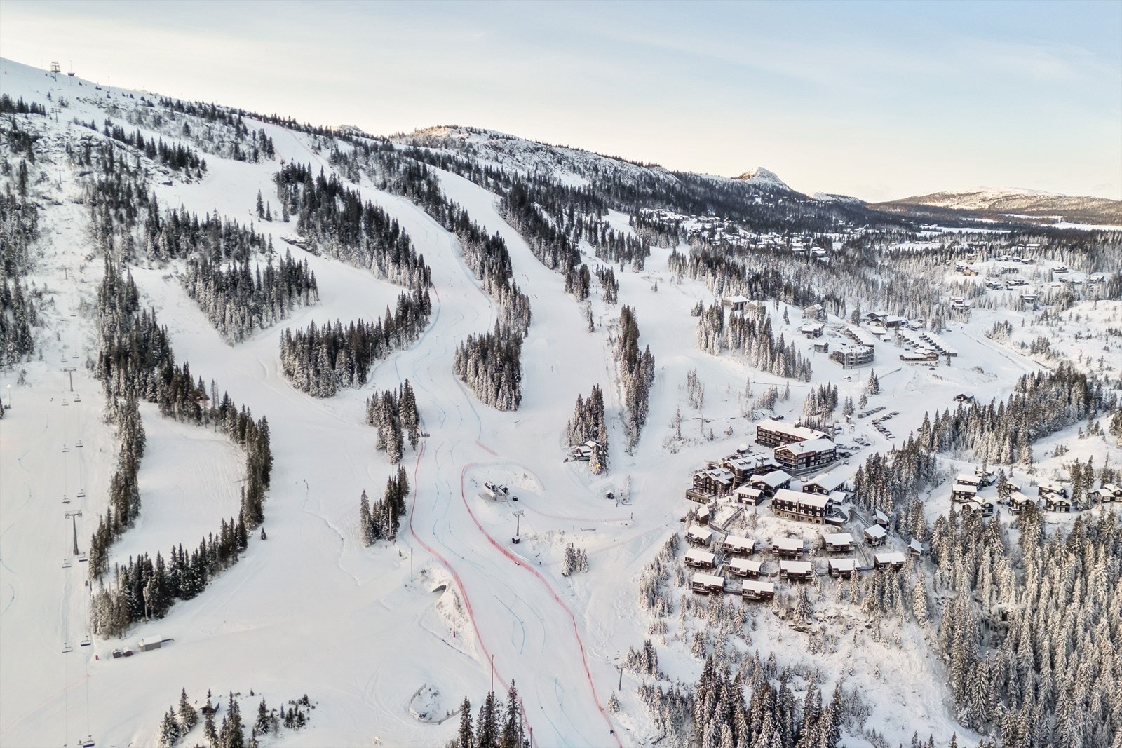 Alpinbakken er bokstavelig talt rett utenfor døra. Her ligger alt til rette for herlig skiglede for alle aldersgrupper. Galleribilde