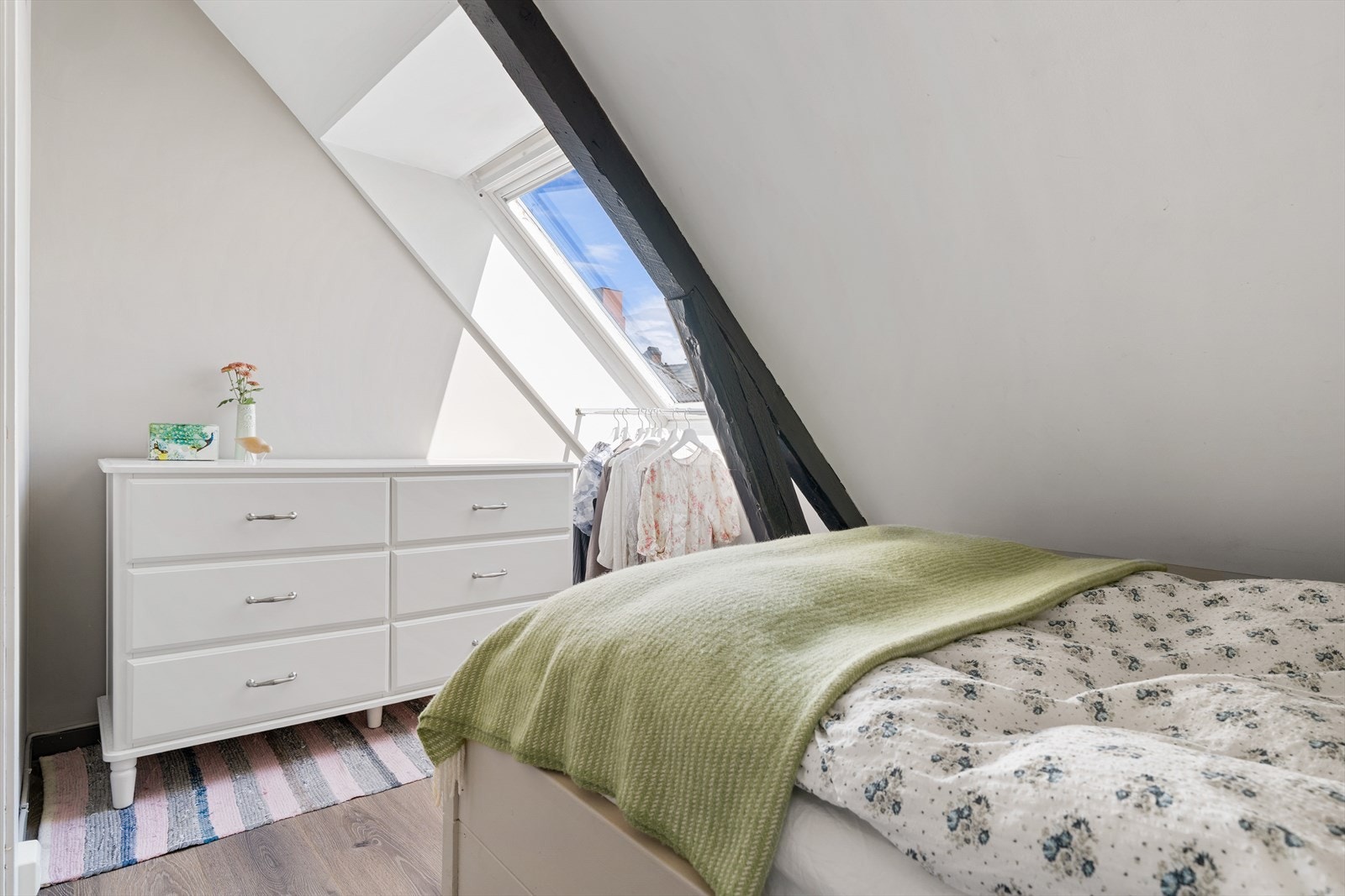 Soverommet er vendt mot bakgård og det er minimalt med støy. Galleribilde