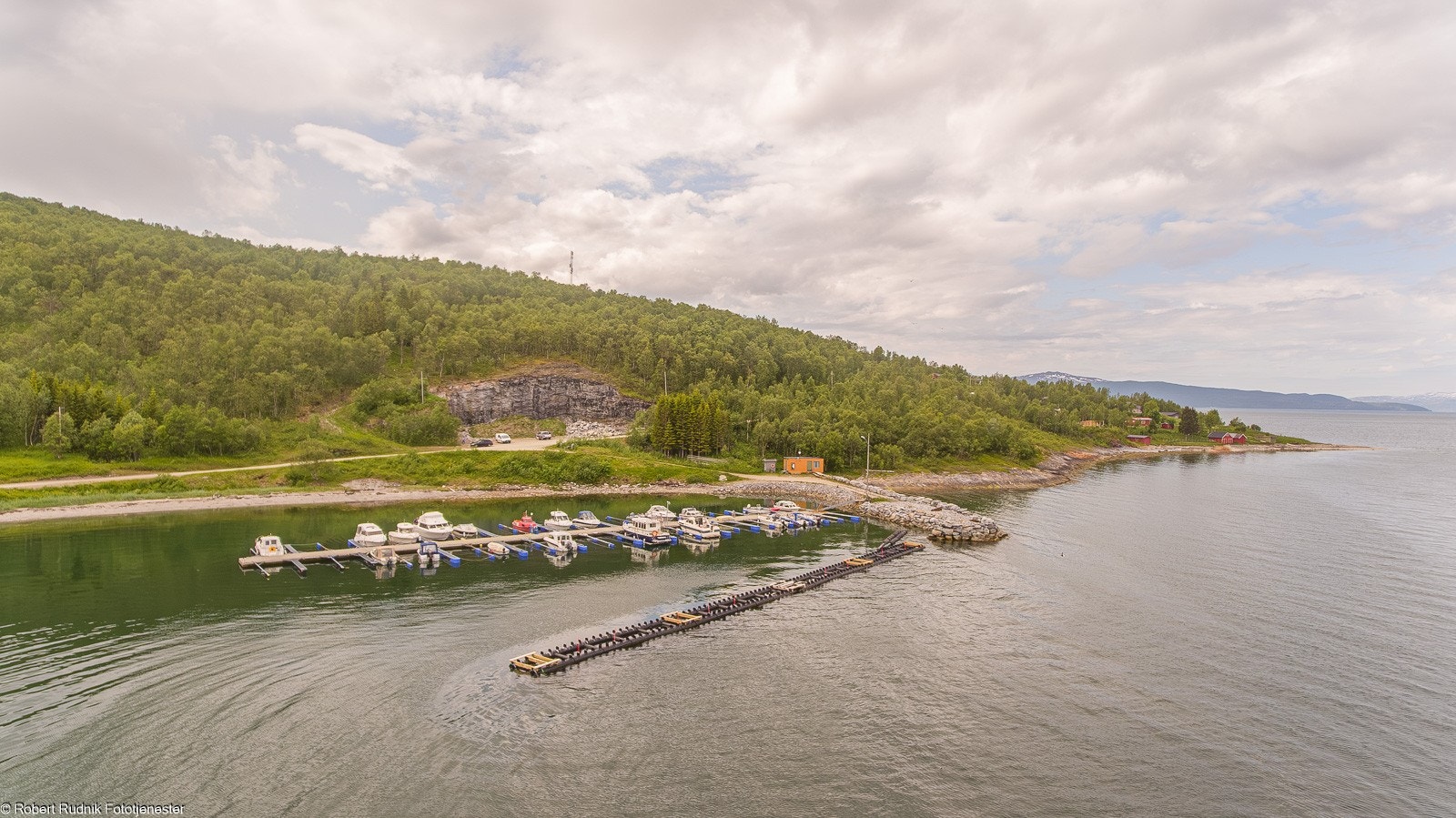 Fritidsboligen disponerer en båtplass i Målsnes småbåthavn, årlig avgift. Galleribilde