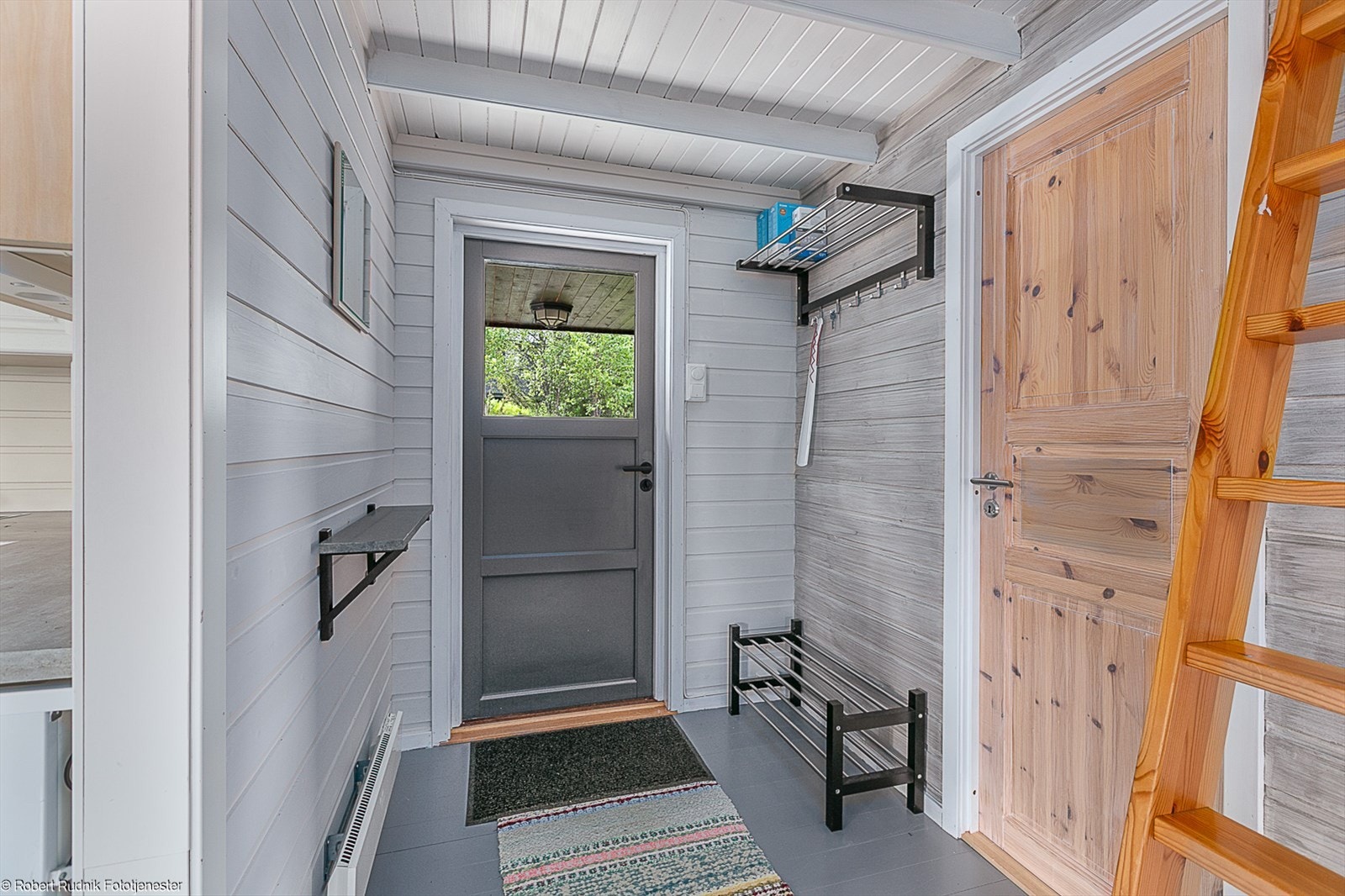 Vindfang med plass til oppbevaring. Galleribilde