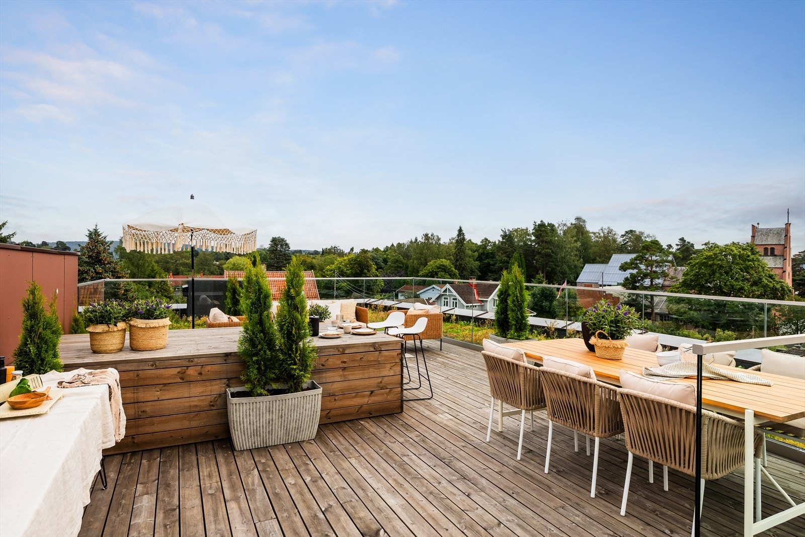 Leiligheten har en privat takterrasse på 40 kvm. med panoramautsikt. Galleribilde