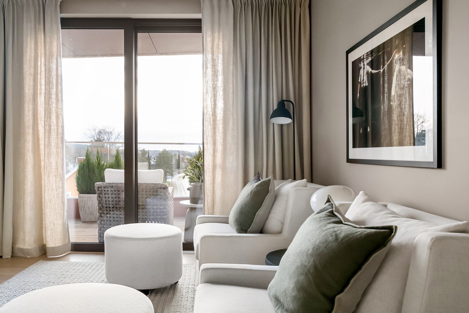 Hovedsoverommet er i dag innredet som en separat stue og kan fint også benyttes som dette. Galleribilde