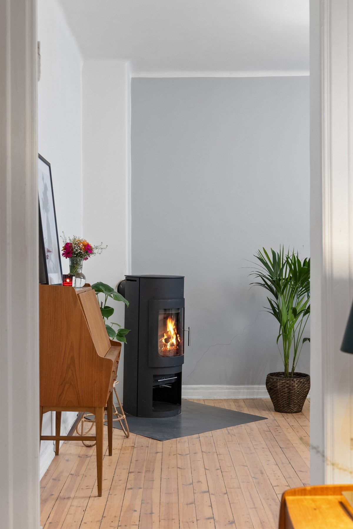 Leiligheten har en peisovn for hygge og kjølige dager Galleribilde