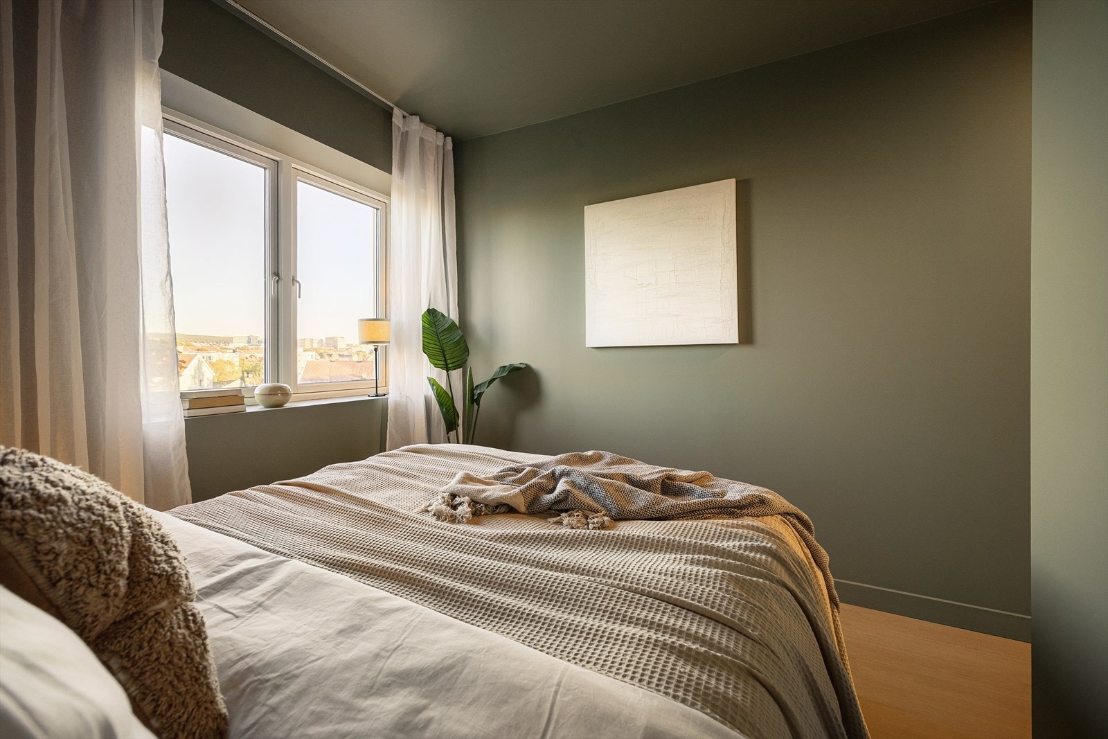 Fra hovedsoverommet kan du nyte et hyggelig utsyn i rolige omgivelser. Galleribilde