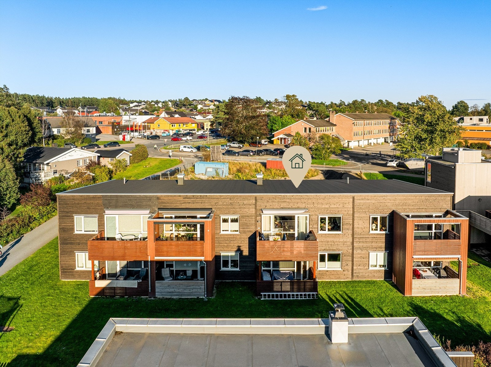 Lervikveien 29F presenteres av Per-Espen Omberg i Krogsveen. Galleribilde