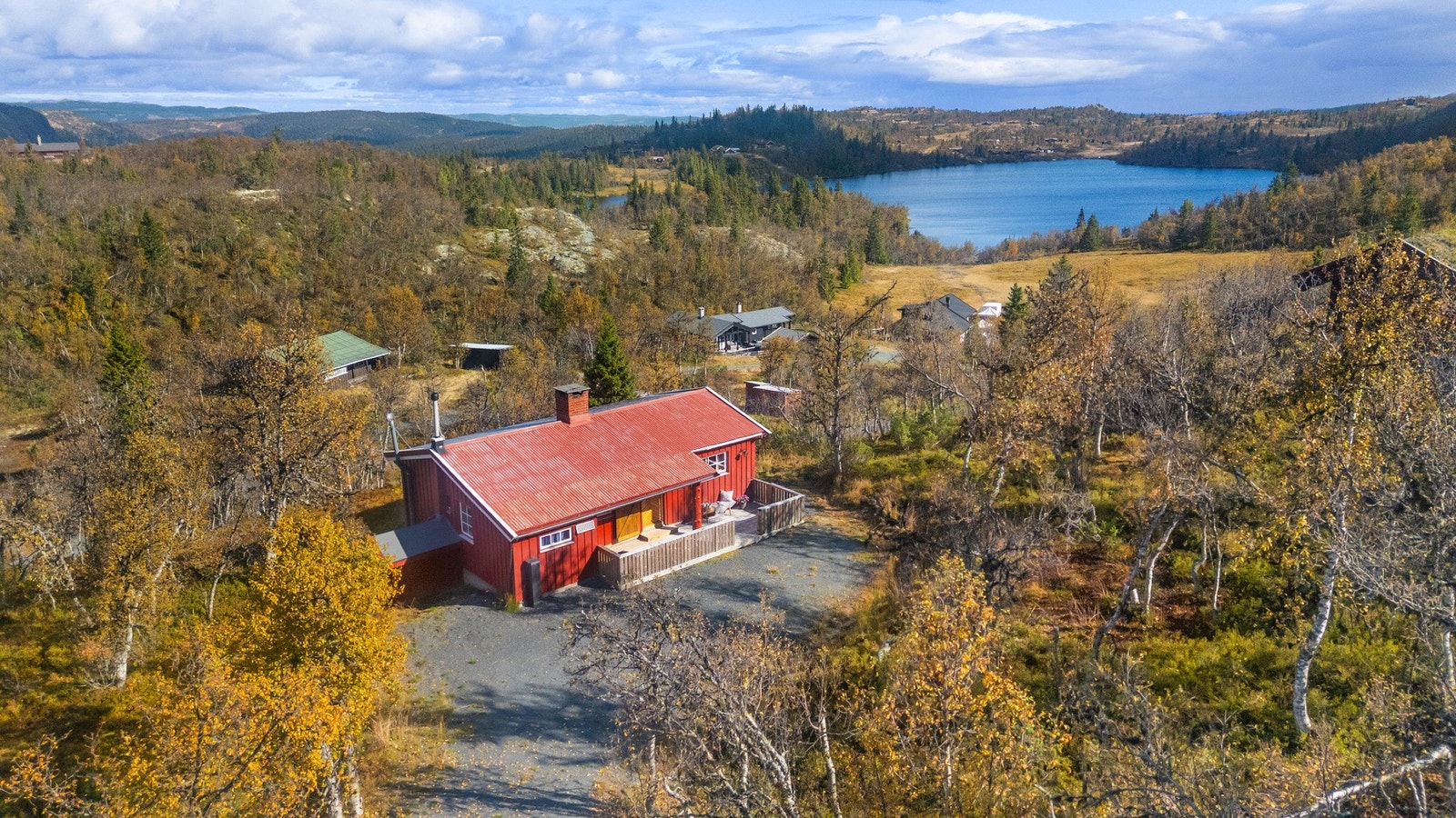 Sandra Berg v/Privatmegleren Valdres presenterer denne fritidseiendommen. Foto: Christine Stokkebryn Galleribilde