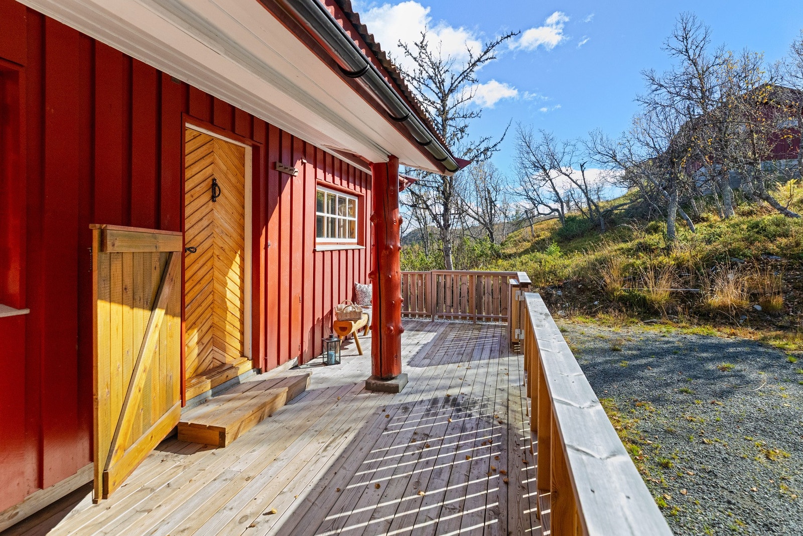 Fra terrassen er det adkomst til bod hvor det e plass til ved og utstyr Galleribilde
