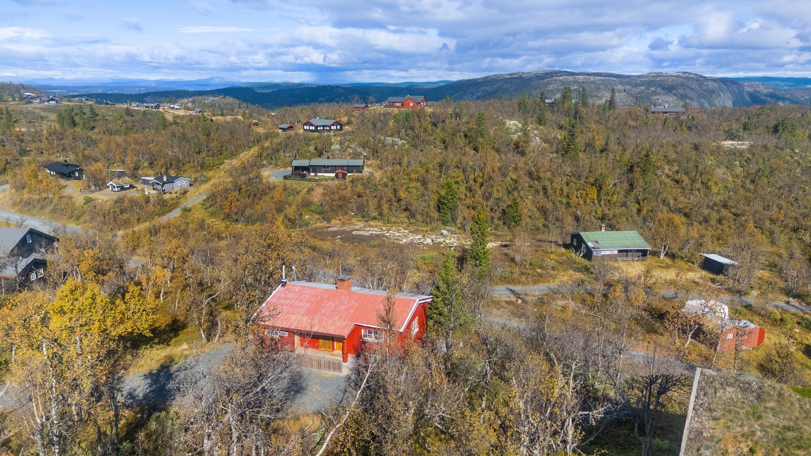 Om vinteren forvandles Nordre Fjellstølen til et langrennsparadis. Skiløypene kan nås bare ca. 75 meter fra eiendommen, løypenettet knytter seg til både lokale og mer omfattende turer Galleribilde