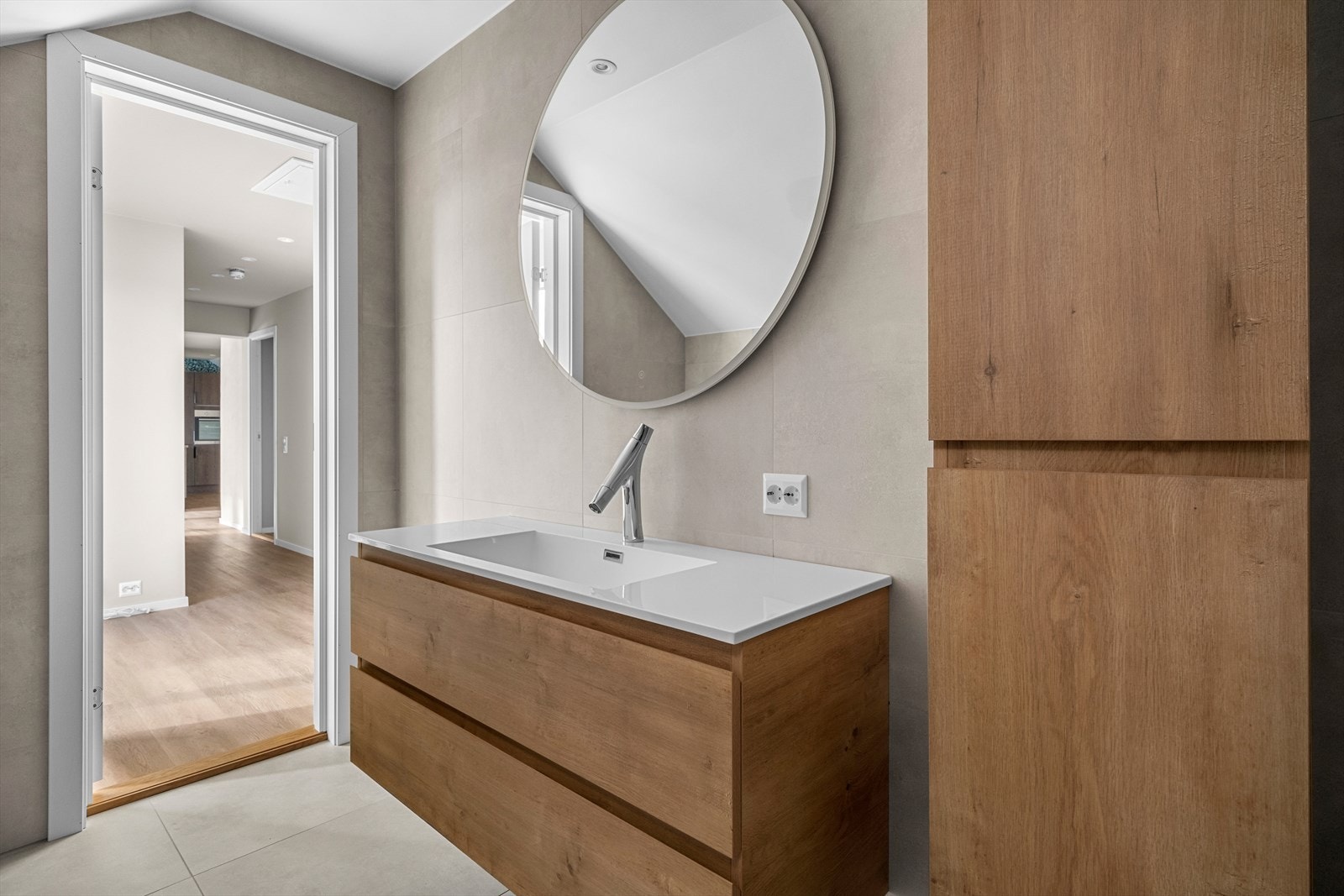 Lekkert, flislagt bad Galleribilde