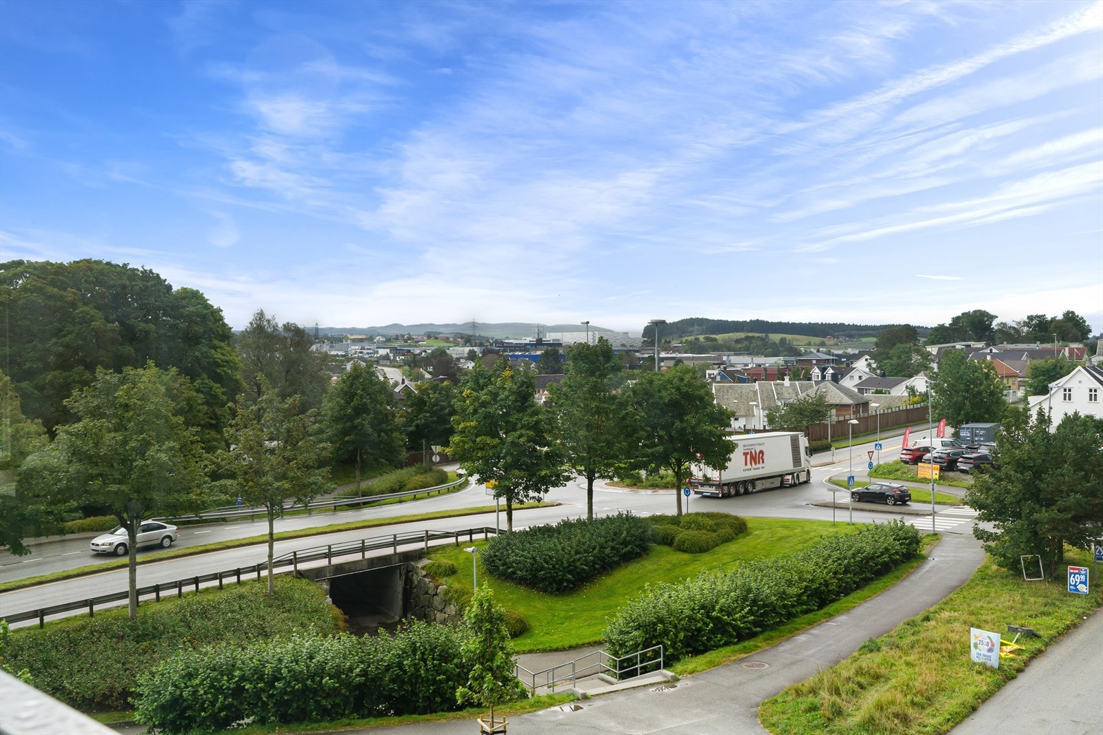 Flott utsikt - solrikt (bildene er tatt fra tilsvarende leilighet i etasjen over) Galleribilde