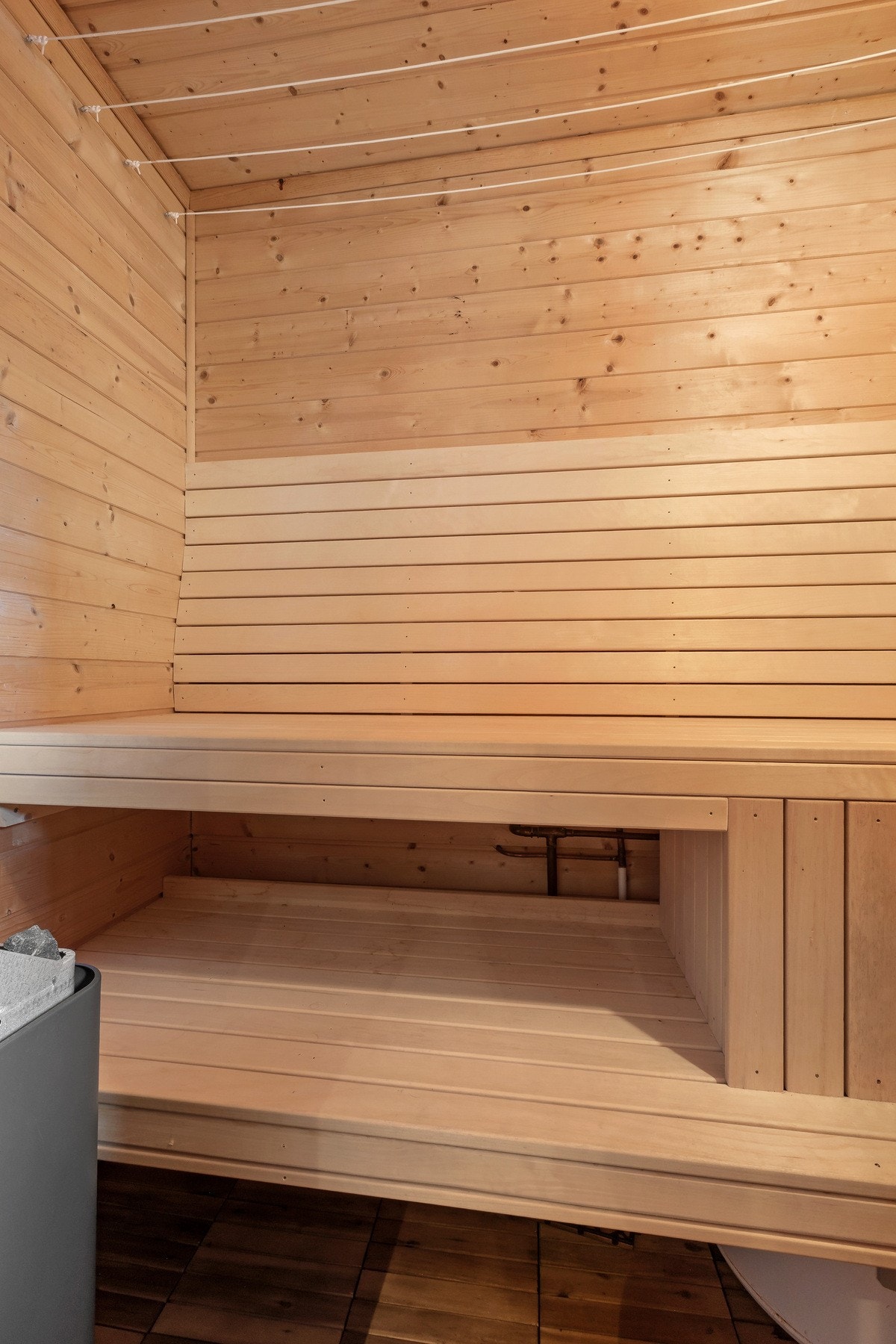 Fra badet er det direkte tilgang til en tradisjonell badstue perfekt for å myke opp kroppen etter en aktiv dag på fjellet. Galleribilde