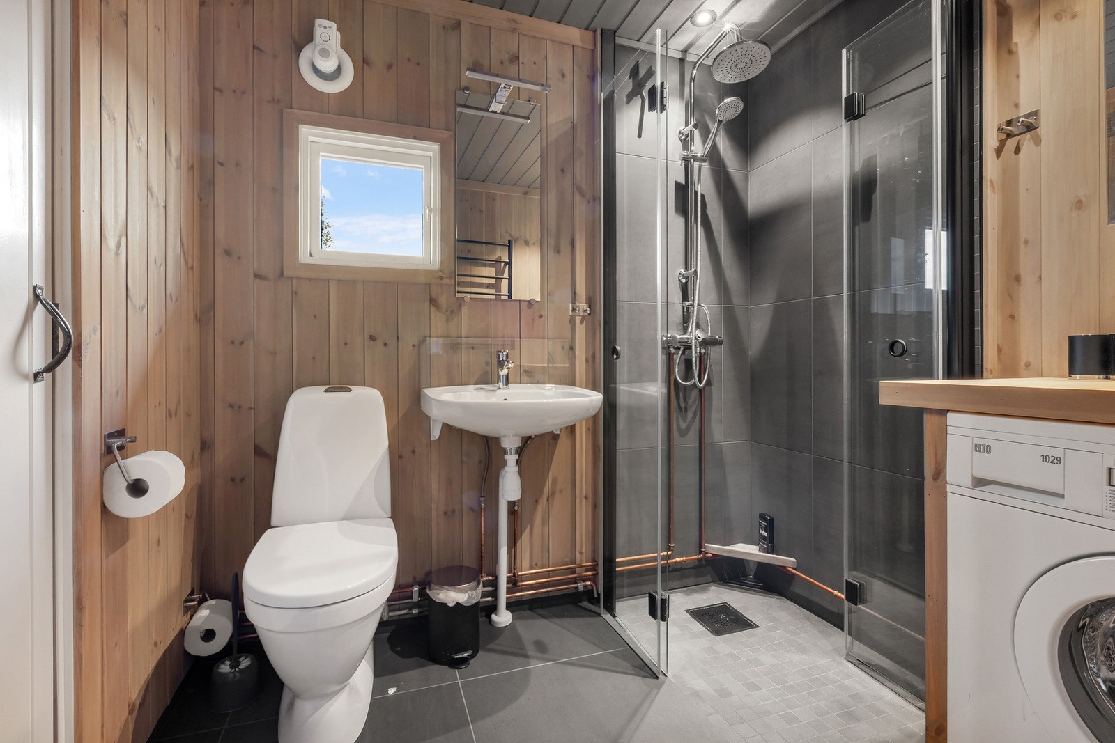 Det er også opplegg for vaskemaskin på badet. Galleribilde