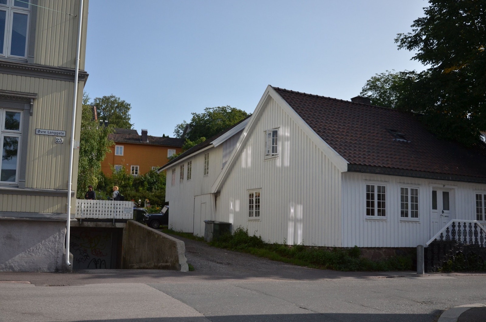 I Tønsberg kjører på Nedre Langgate, svinger til venstre inn på Klostergata. Galleribilde