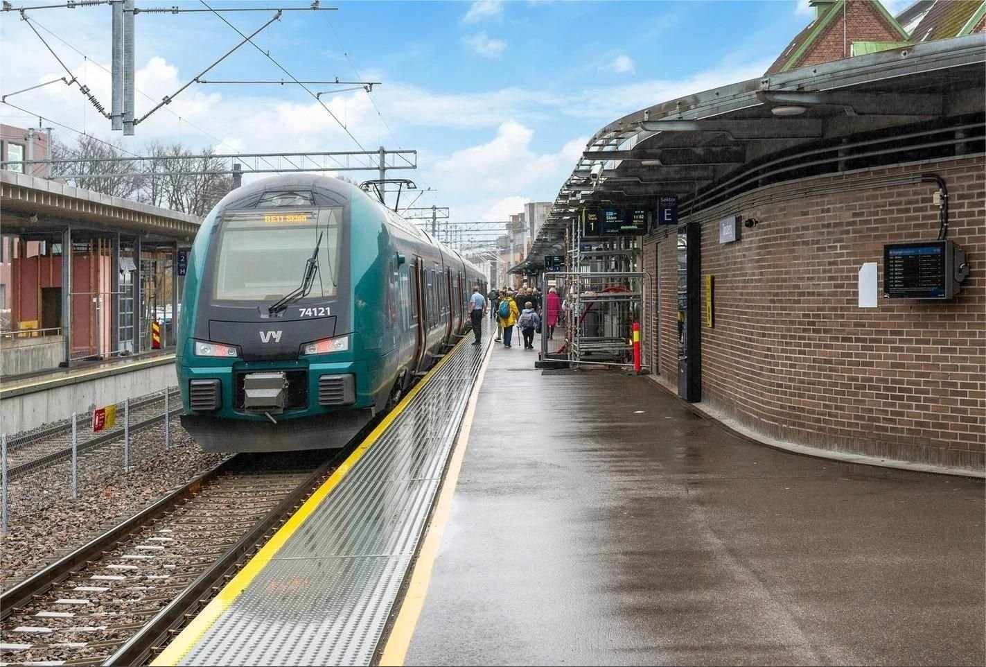 Dobbeltsporutbyggingen skal medvirke klargjøring av Tønsberg stasjon for fire tog i timen. Det vil gi et helt nytt intercity-tilbud på Vestfoldbanen fra Oslo til Tønsberg i 2025, det blir reisetid med nytt tilbud på 58 min. Galleribilde