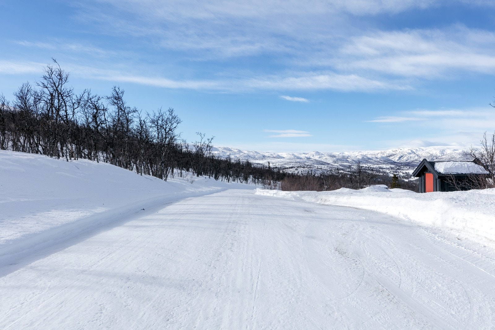 Flotte, brede veier i området. Spesielt bra Galleribilde