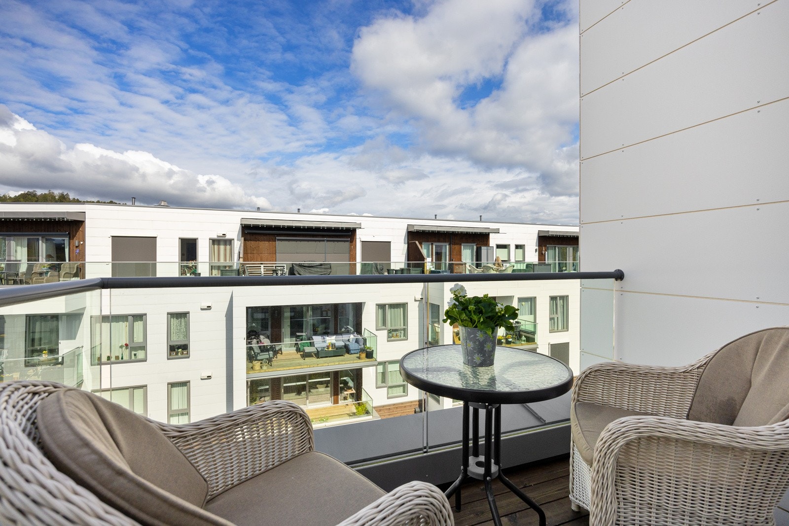 Hyggelig balkong på ca. 4kvm fra hovedsoverom Galleribilde