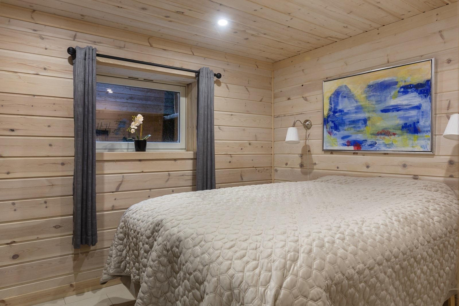 Rom innredet med sengeplasser. Rommet er ikke godkjent for varigopphold. Galleribilde