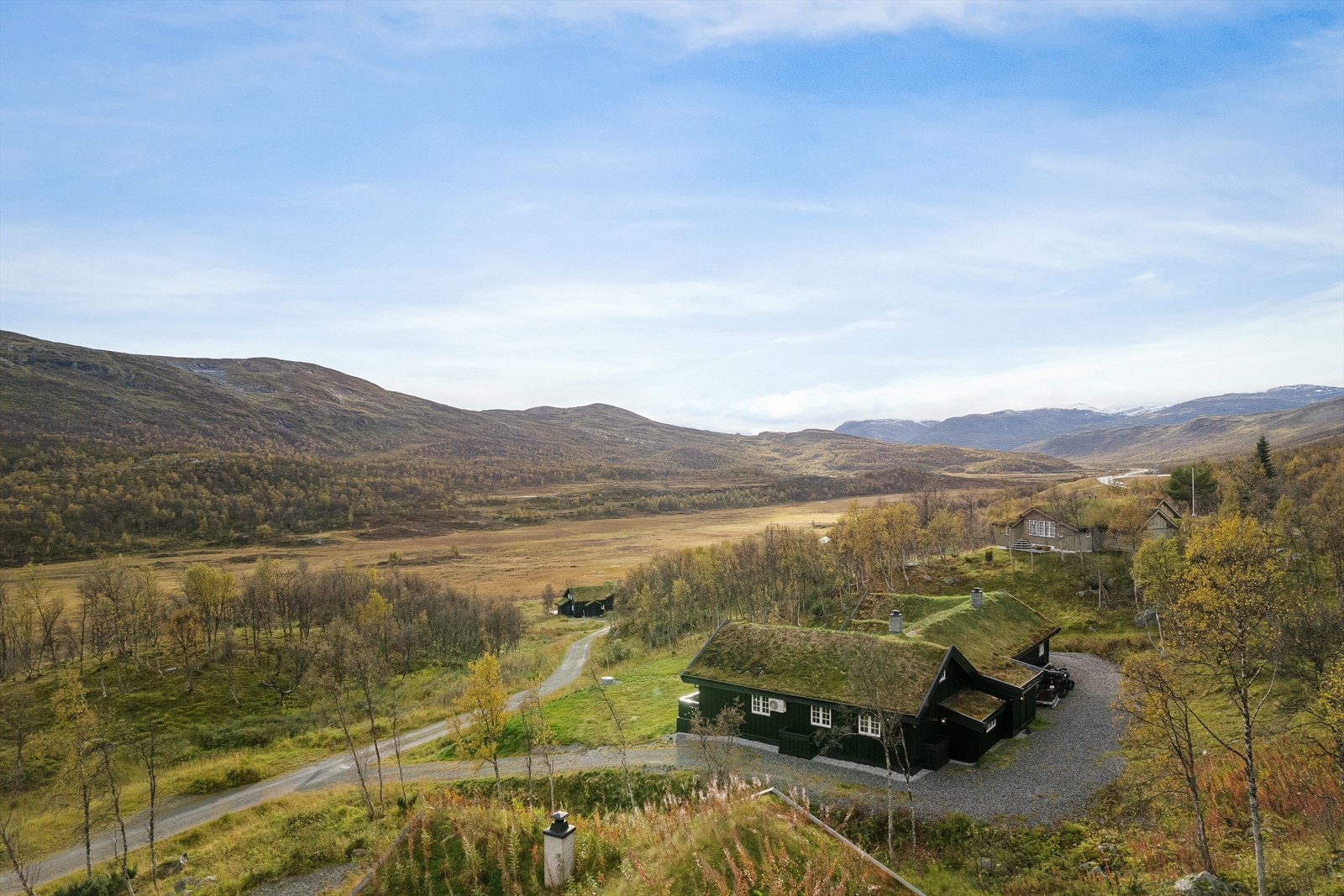 Eiendommen ligger 991,3 moh. Tyin-Filefjell har en unik natur og blir regnet som inngangsporten til Jotunheimen nasjonalpark. Galleribilde