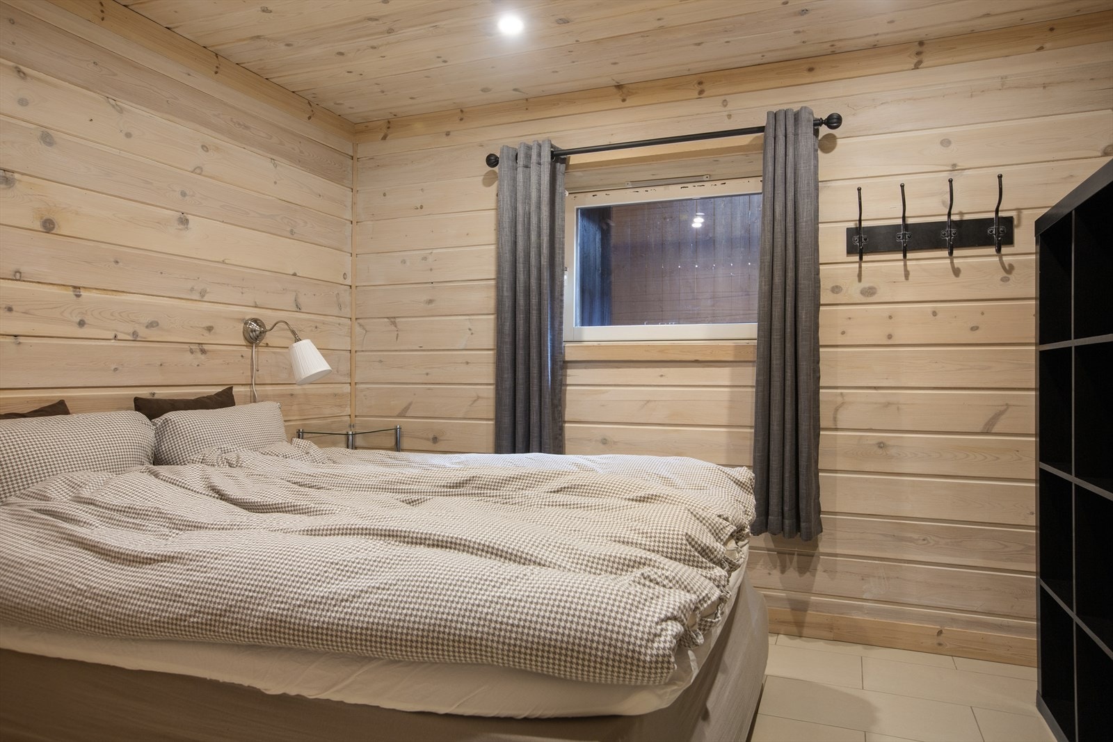 Rom innredet med sengeplasser. Rommet er ikke godkjent for varigopphold. Galleribilde