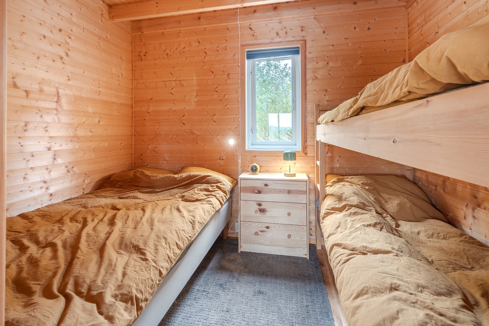 - Slik hytta er innredet nå, er det plass til totalt 6 sengeplasser - Galleribilde