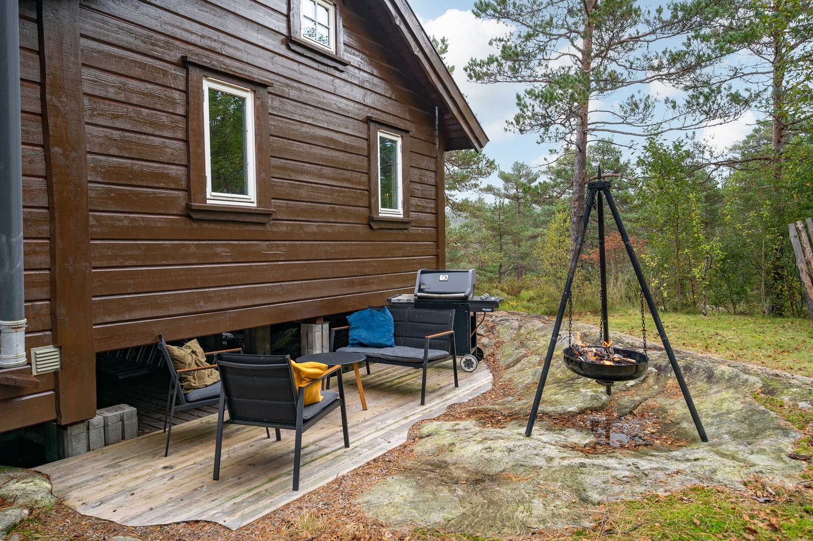 - Her kan man både grille, ha bål eller slenge seg i hengekøya ved late dager - Galleribilde