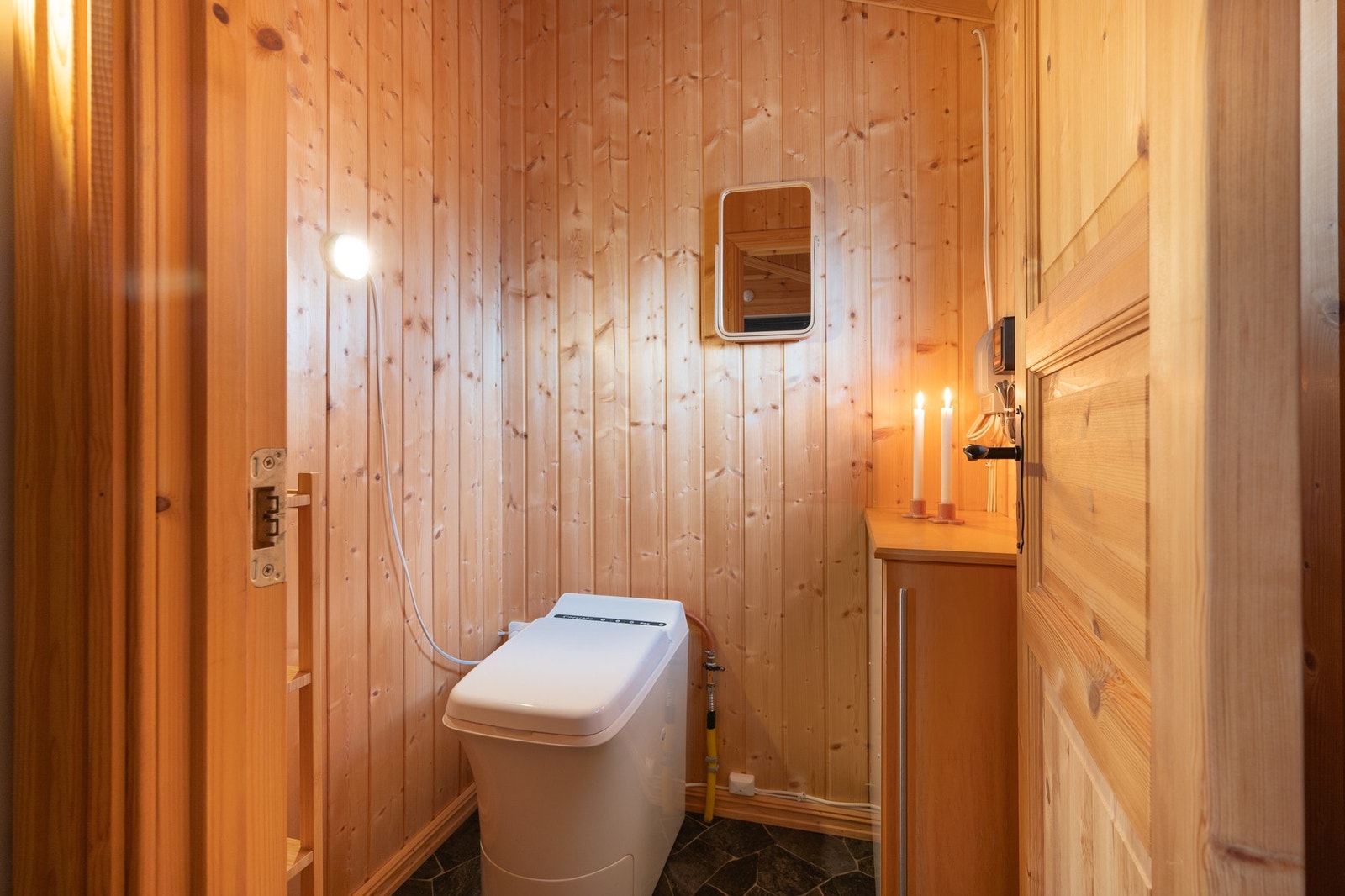 - Bad med forbrenningstoalett - Galleribilde