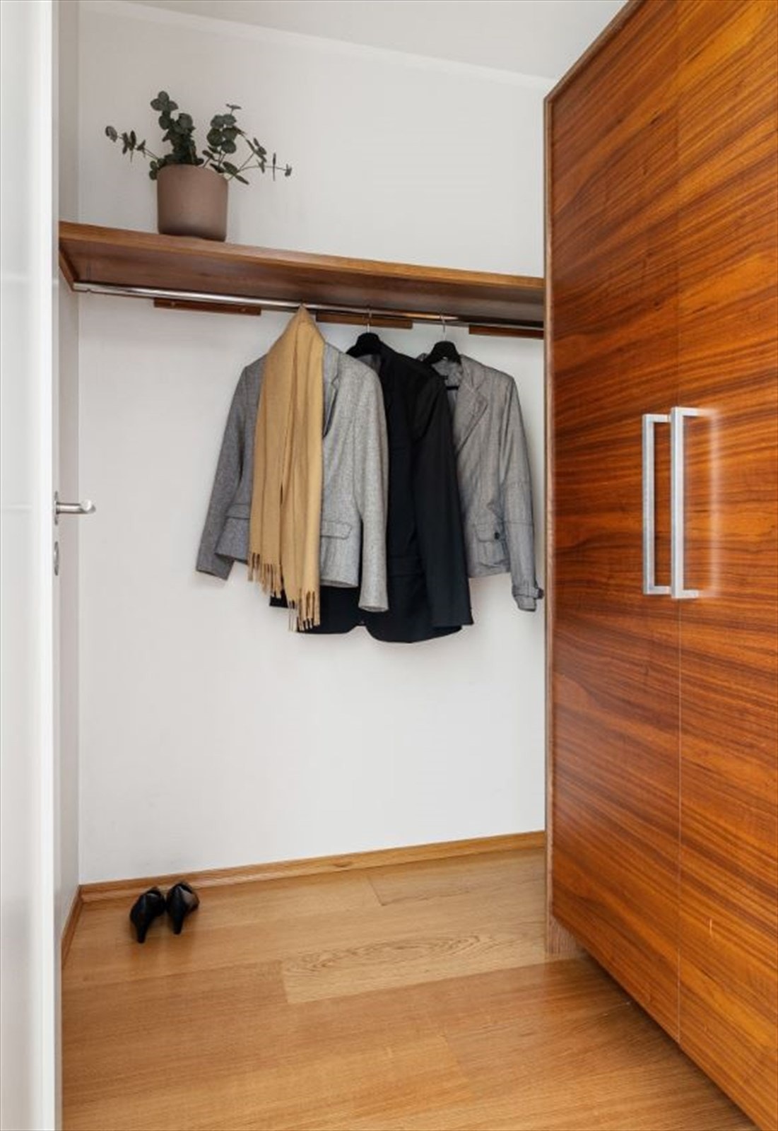 Garderobe / bod i leiligheten. Galleribilde