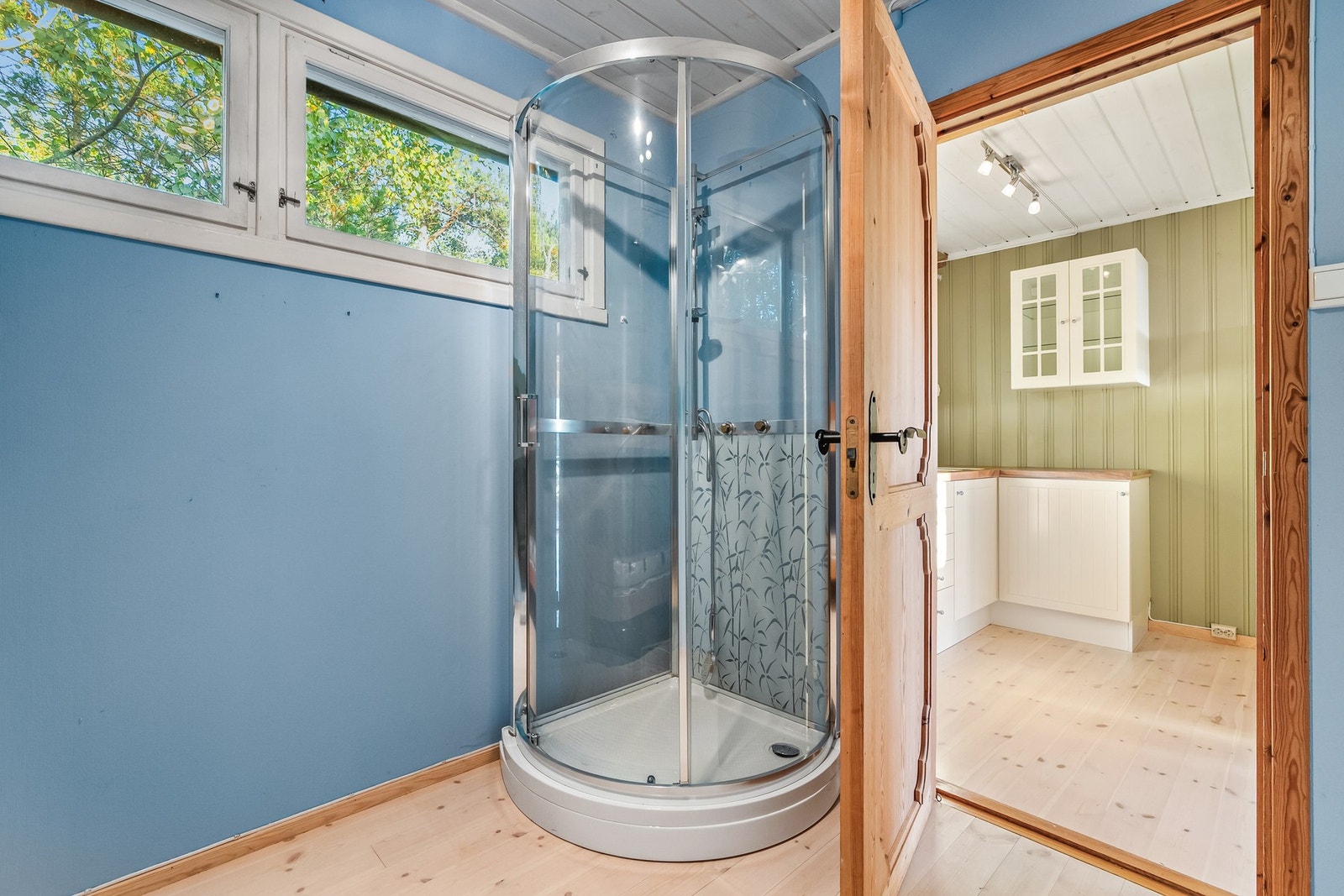 På rommet her er det montert et dusjkabinett. Galleribilde