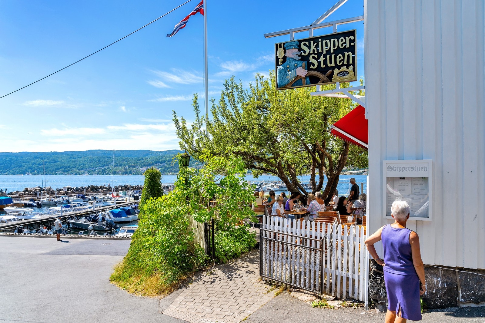 Skipperstuen ved havna Galleribilde