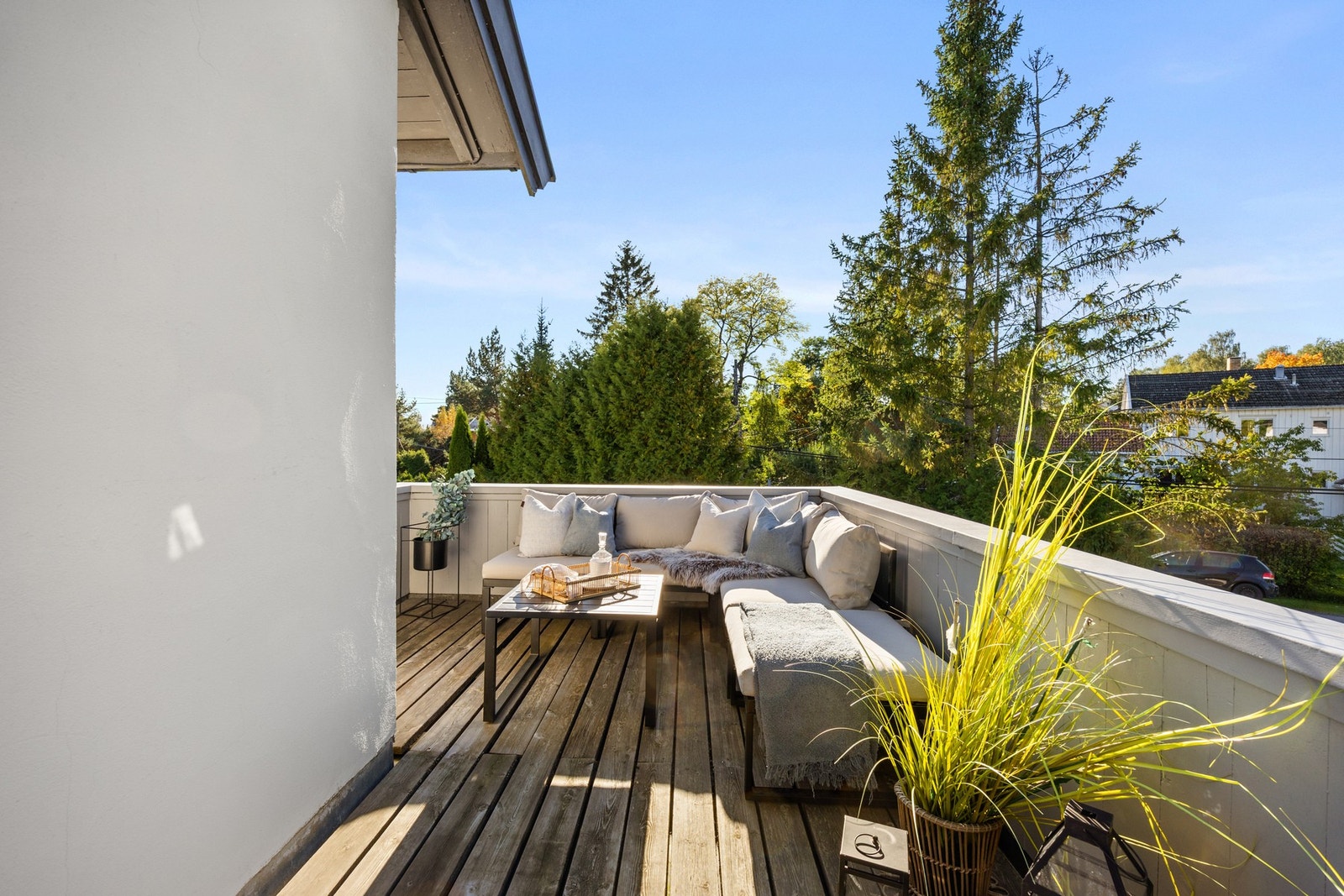 verandaen gir en rolig atmosfære - perfekt for å nyte late sommerkvelder Galleribilde