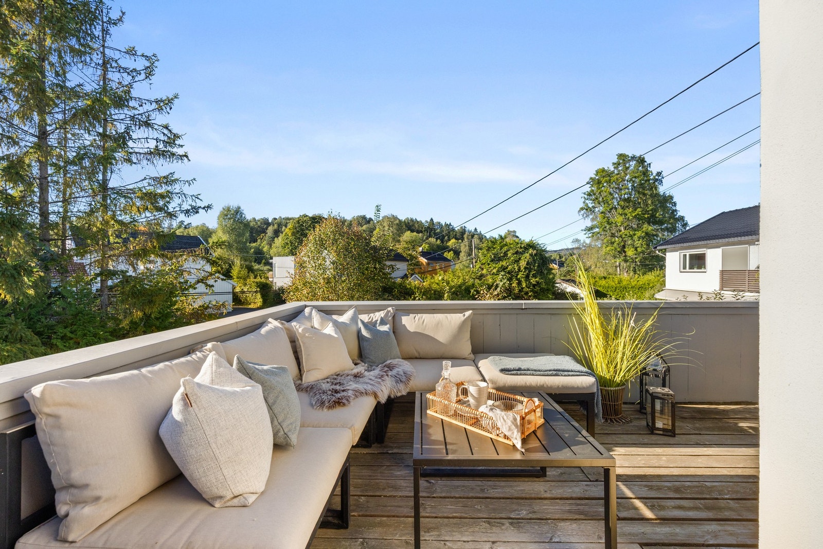 Denne flotte tomannsbolig ligger i et svært attraktivt og barnevennlig boligområde på Blommenholm. Galleribilde