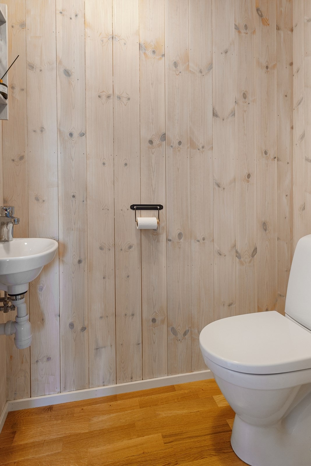 Separat gjestetoalett. Galleribilde