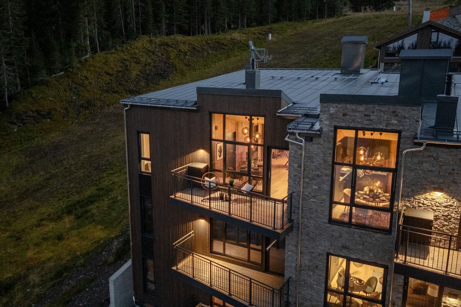 Dette er en moderne og lettstelt nøkkelferdig endeleilighet oppført i 2024. Leiligheten ligger midt i hjertet på Kvitfjell Øst med skiløypene rett utenfor døra! Galleribilde