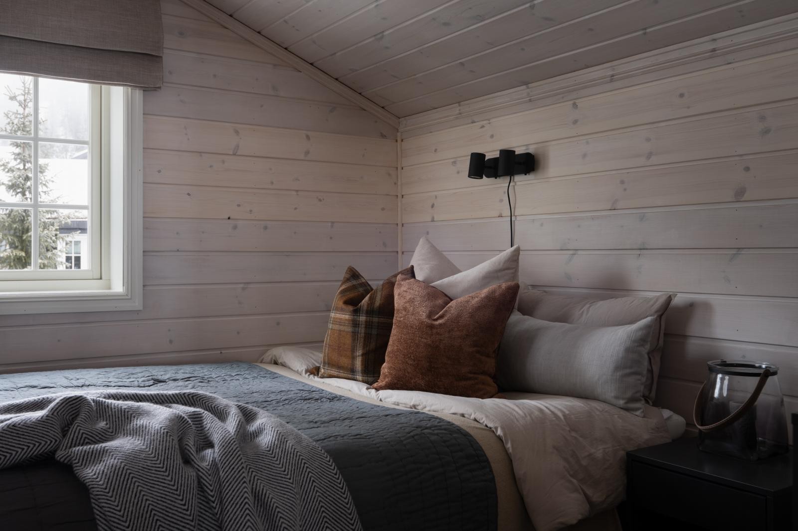 ett av to soverom beliggende i loftsetasjen. Galleribilde