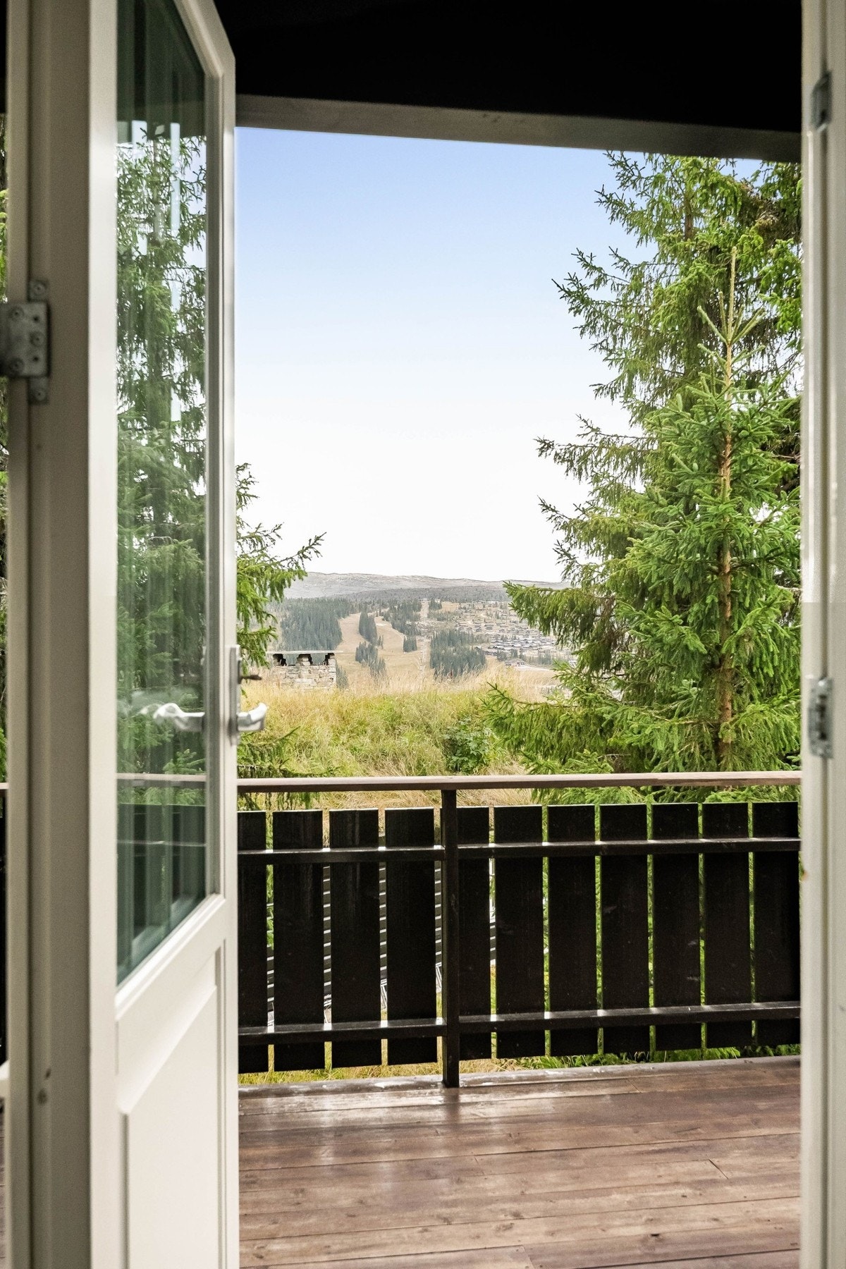 Flott utsikt mot Varden fra terrassen! Galleribilde