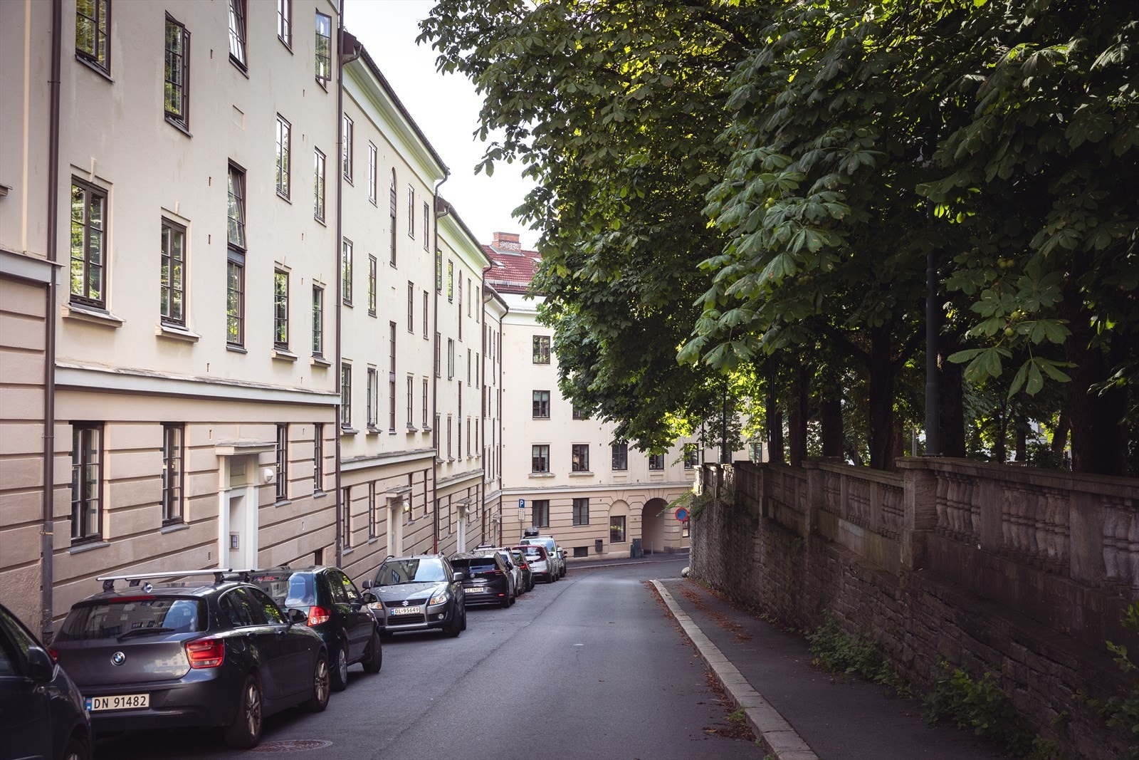 Leiligheten har en utrolig attraktiv og fin beliggenhet rett ved St. Hanshaugen park - en av Oslos mest populære grøntområder. Galleribilde