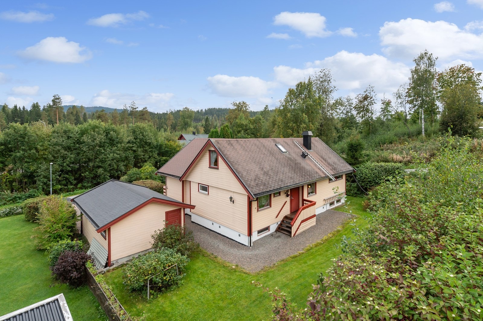 Innholdsrik enebolig på 236 m² med kort veg til butikker, skole og fasiliteter! Galleribilde