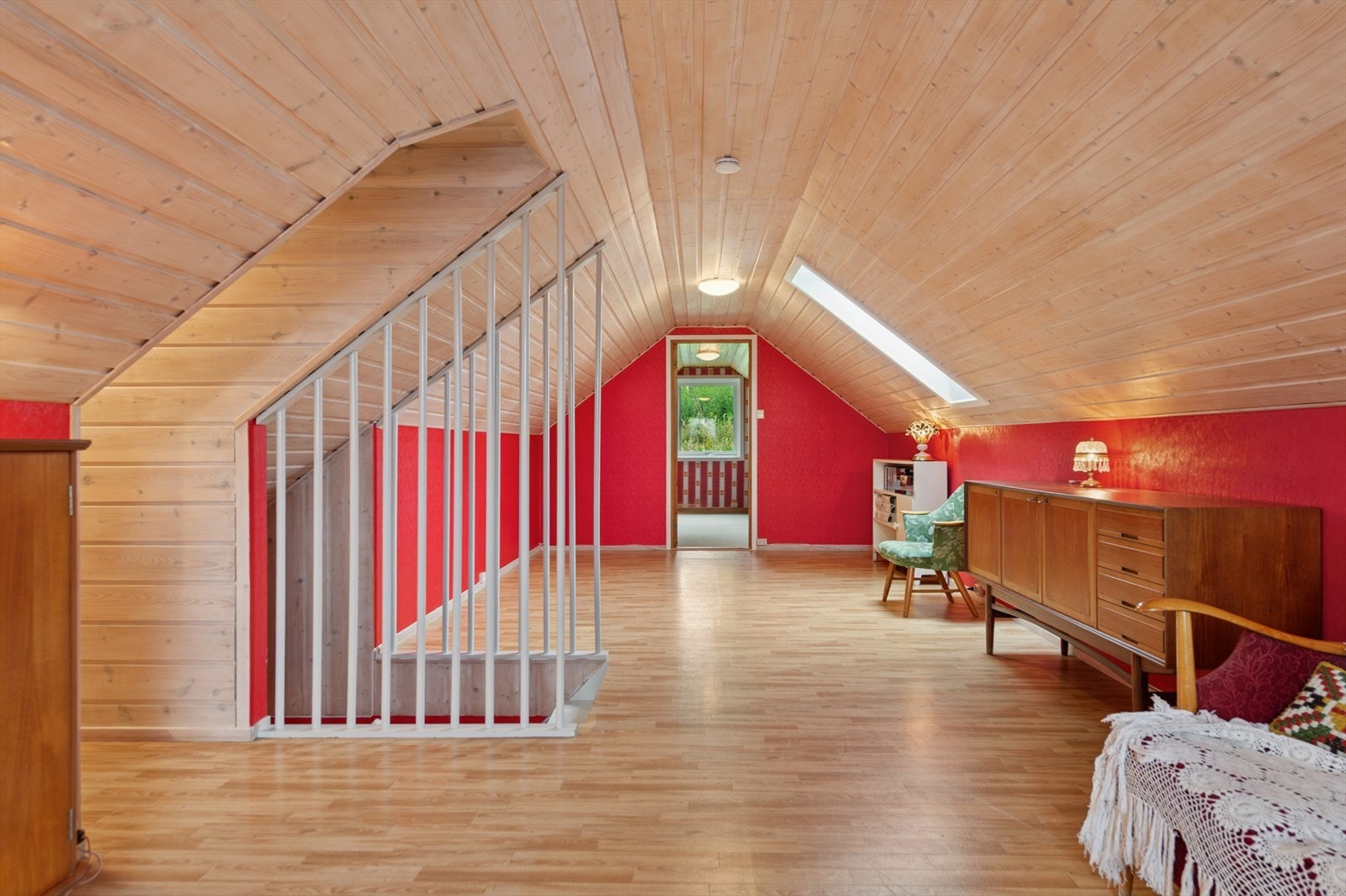 Den romslige gangen tillater mange muligheter for bruk og møblering. Galleribilde