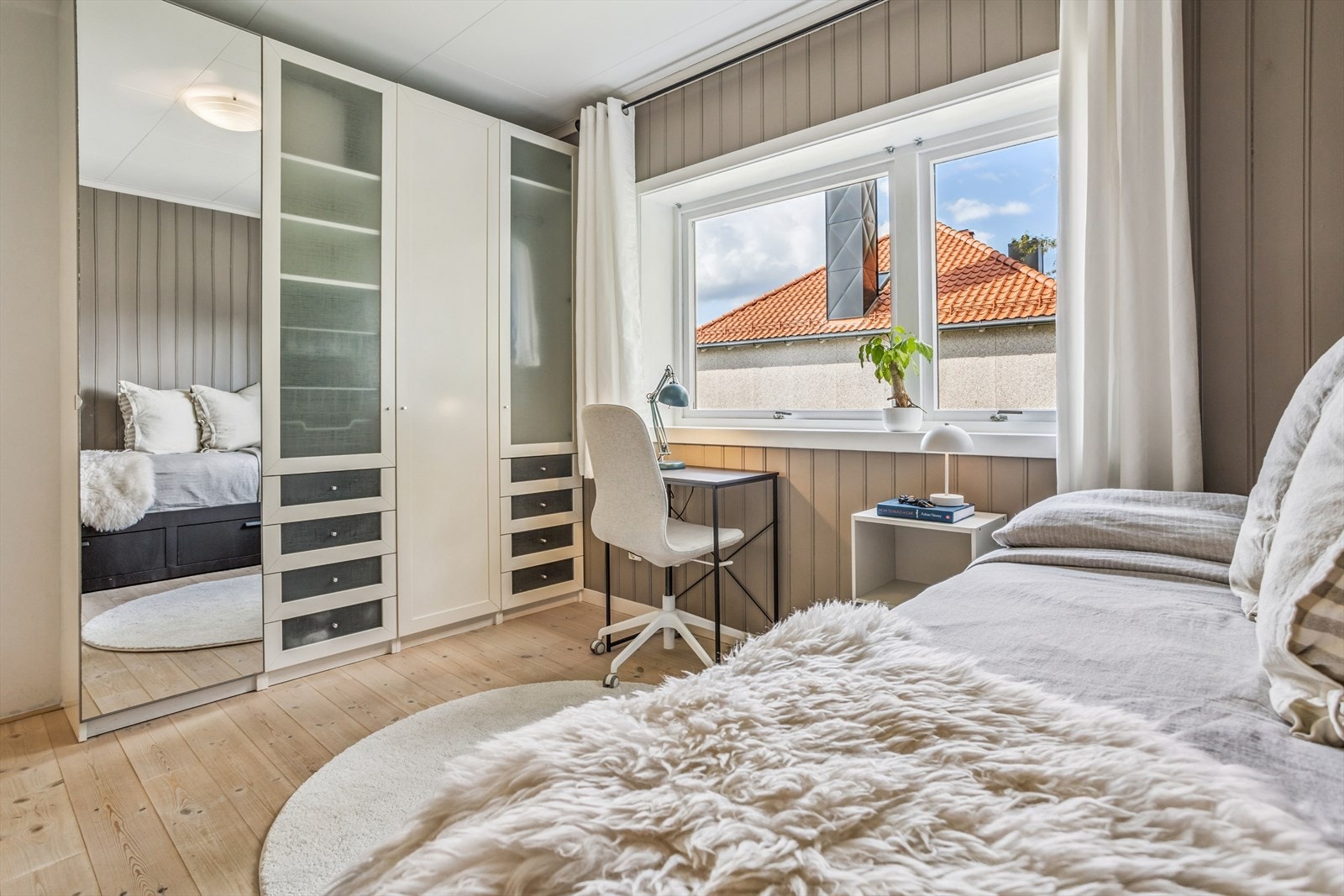 Rommet er perfekt som gjesterom, kontor eller barnerom - eventuelt som hovedsoverom! Galleribilde