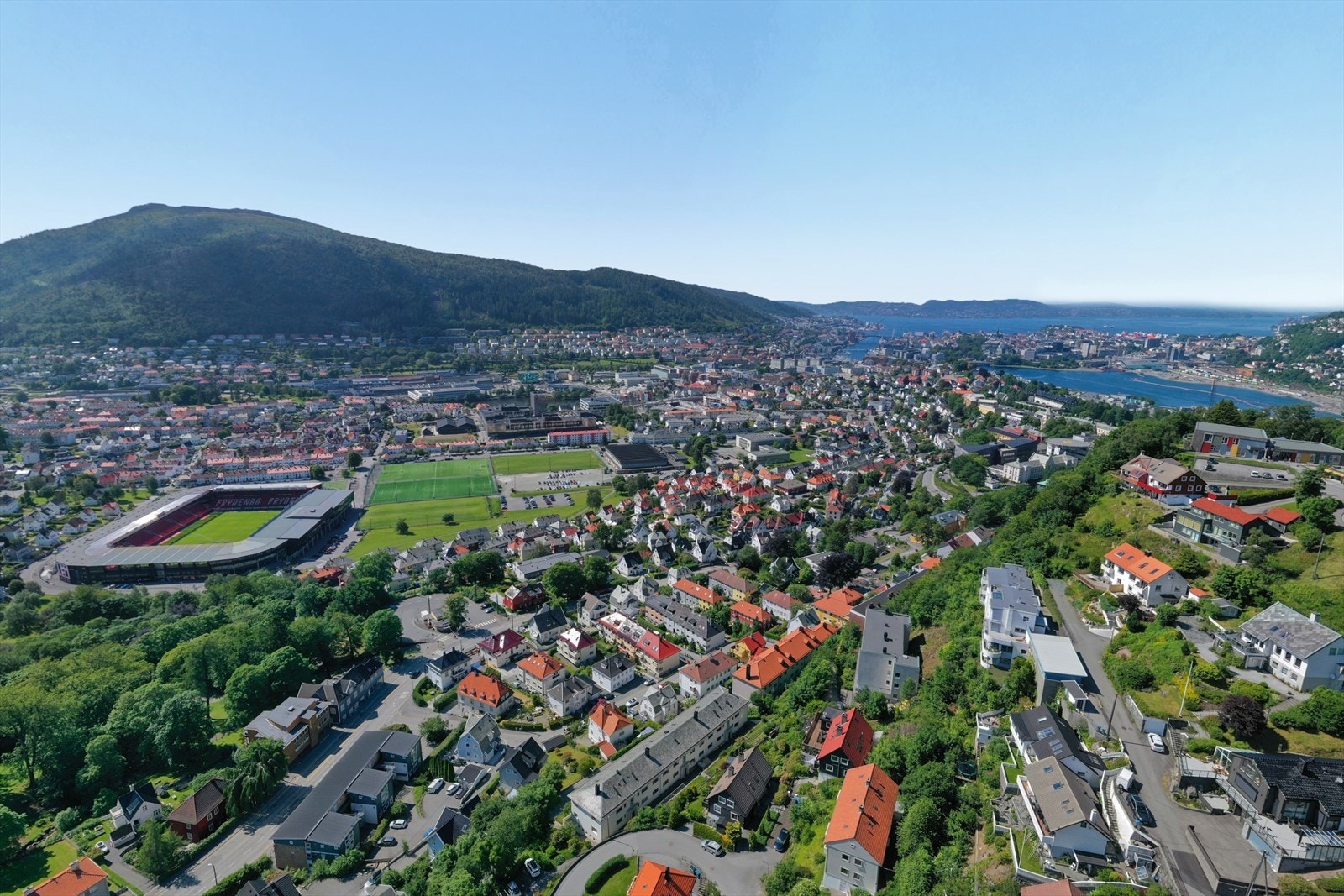 Det er ellers enkel tilkomst til resterende bydeler i Bergen, og kort vei til både sentrum og Sletten Galleribilde