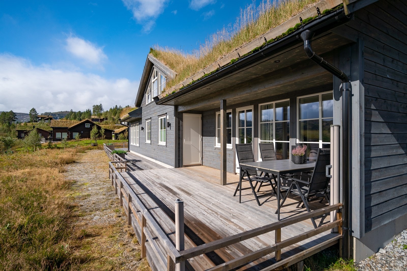 Egen terrasse utenfor gjesteleiligheten Galleribilde