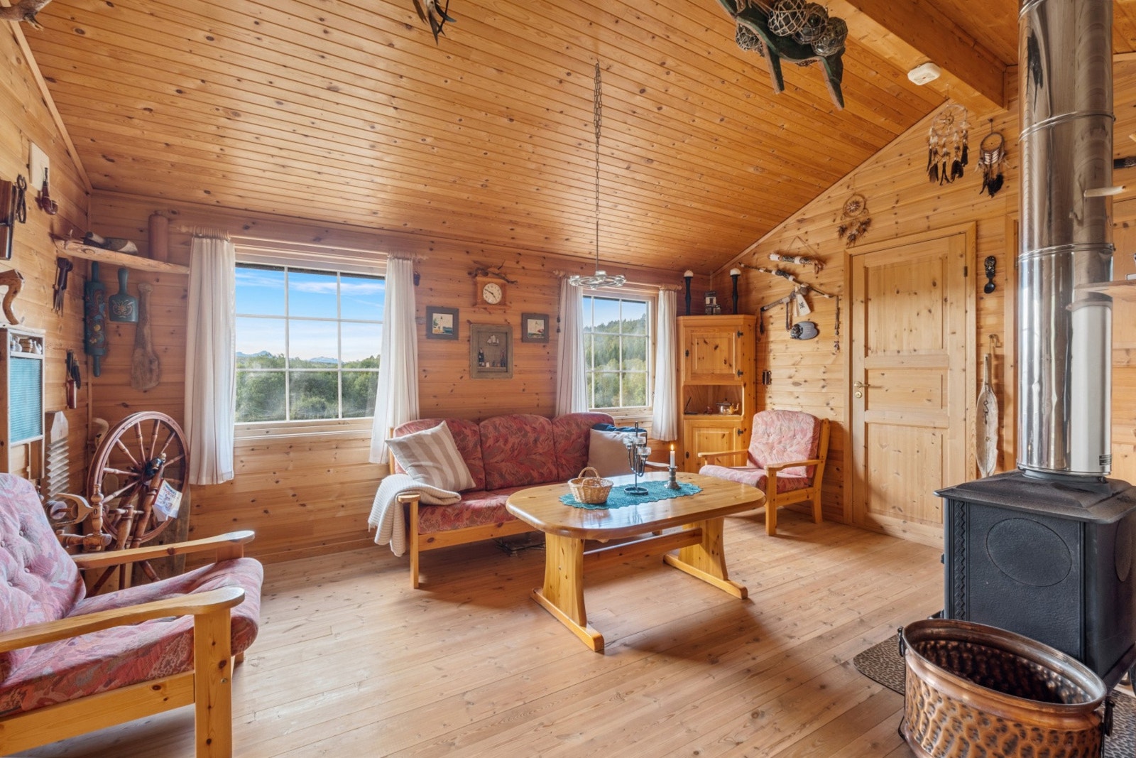 Flotte lys- og utsiktsforhold fra store vindusflater. Galleribilde