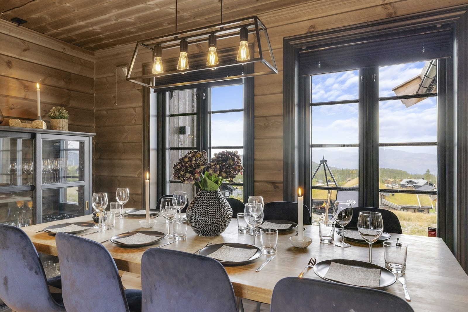 Vindusflatene sørger for rikelig med naturlig lysinnslipp Galleribilde