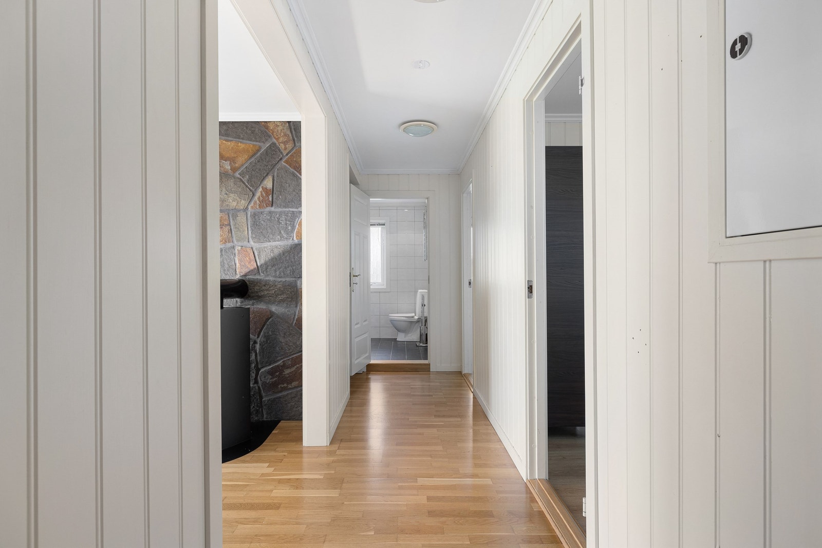 Badet og soverommene er samlet omkring gangen. Galleribilde