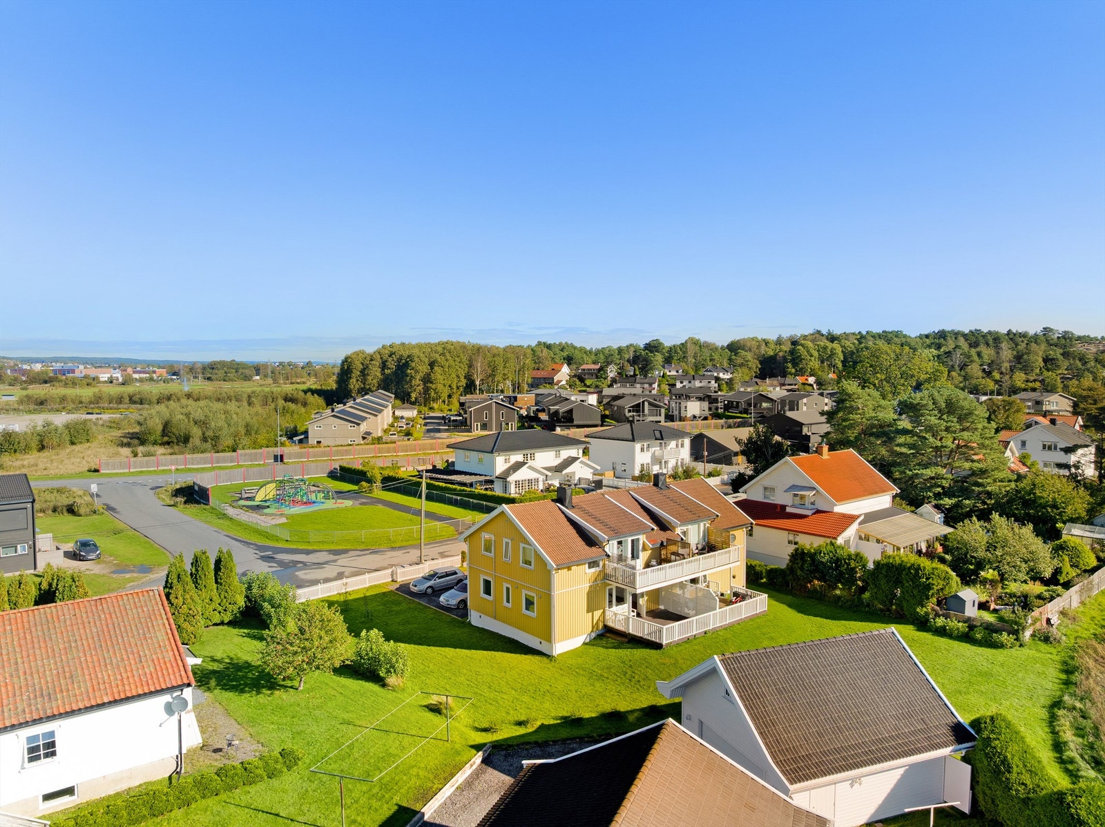 Torsnesveien 36 presenteres av Jørgen Sande Johansen i Krogsveen. Galleribilde