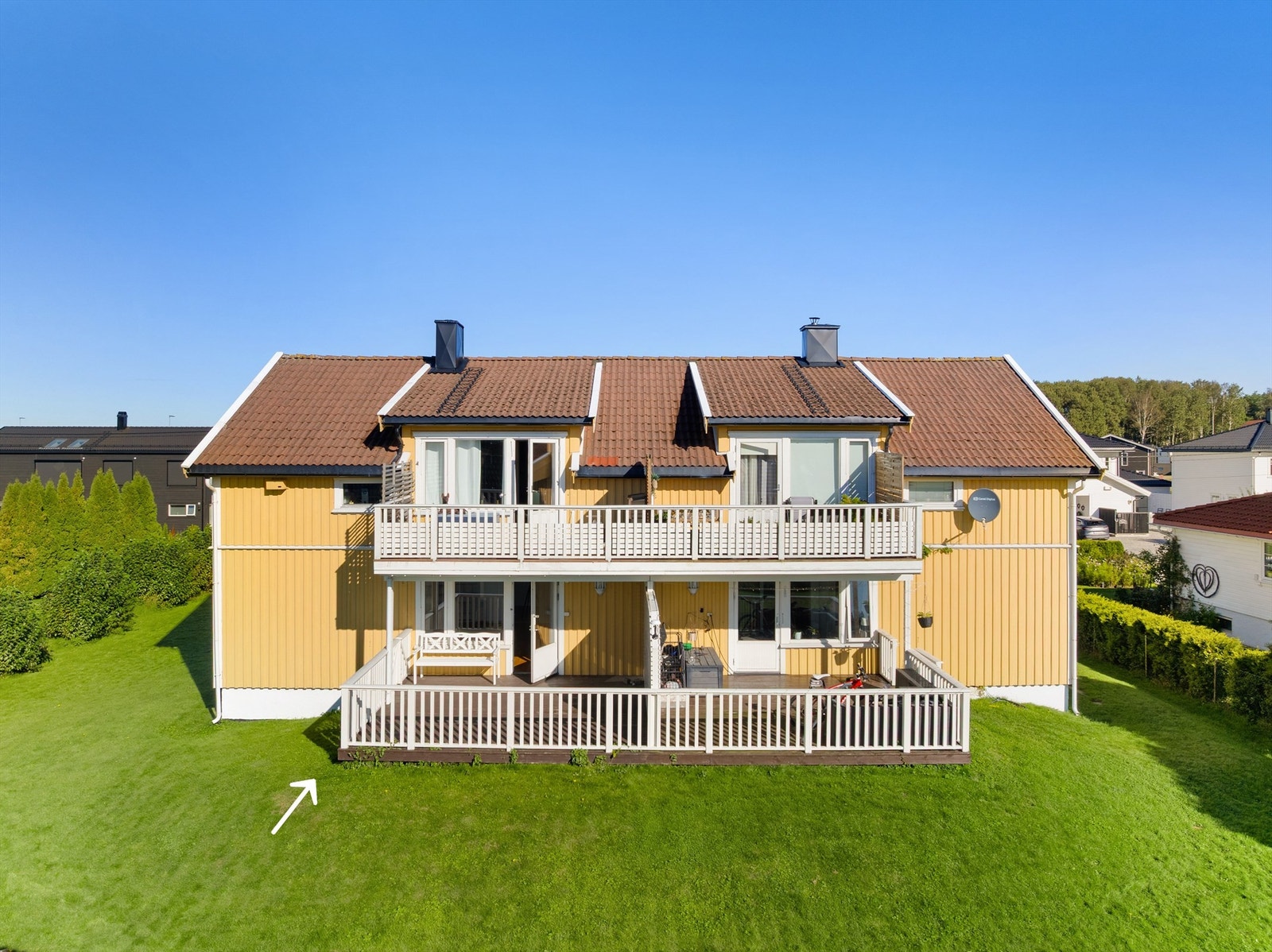 Firemannsboligen i Torsnesveien 36 ble ombygget og modernisert i 2006. Leiligheten utgjør vestsiden av første etasje. Galleribilde