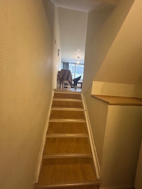 Entre med trapp til stuen. Galleribilde